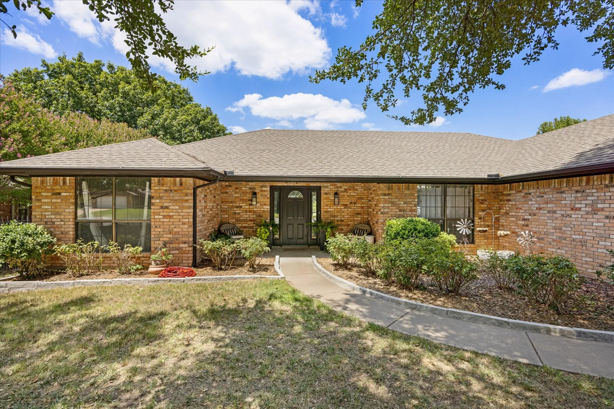 Single Family Residence For Sale in Erath County , 1003 Prairie Wind Boulevard, Stephenville, Texas 76401, 3 Bedroom, 2 Bathroom, 2 Garage spaces, 1,783 Sqft, built in 1998, mls#21337650, Real Estate Agent in Stephenville, Homes For Sale in Erath county, Homes For Sale in Stephenville, Realtor in Stephenville Texas, Real Estate Brokerage Independent Realty Texas, Luminita Cordes Realtor