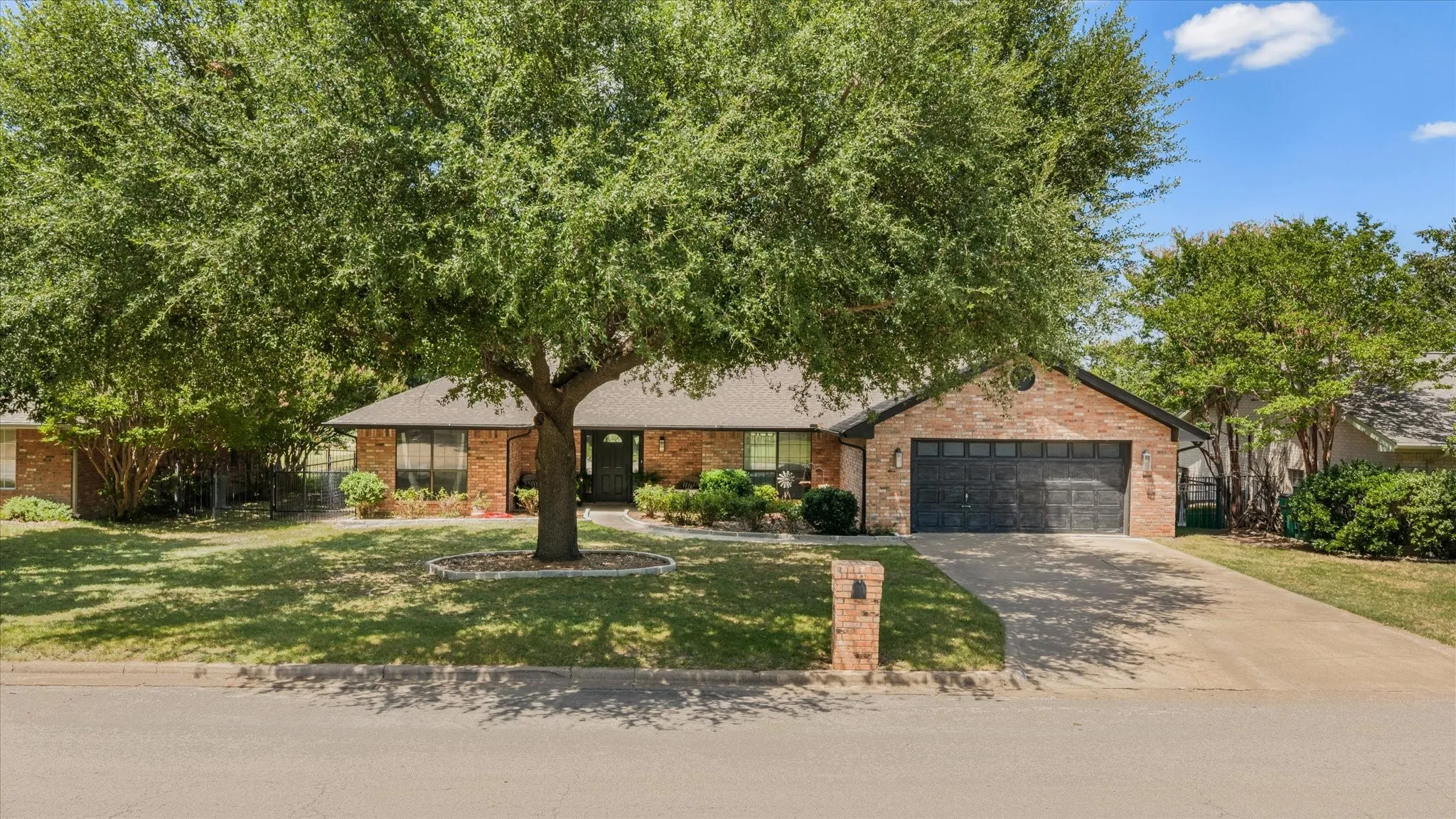 Single Family Residence For Sale in Erath County , 1003 Prairie Wind Boulevard, Stephenville, Texas 76401, 3 Bedroom, 2 Bathroom, 2 Garage spaces, 1,783 Sqft, built in 1998, mls#21337650, Real Estate Agent in Stephenville, Homes For Sale in Erath county, Homes For Sale in Stephenville, Realtor in Stephenville Texas, Real Estate Brokerage Independent Realty Texas, Luminita Cordes Realtor