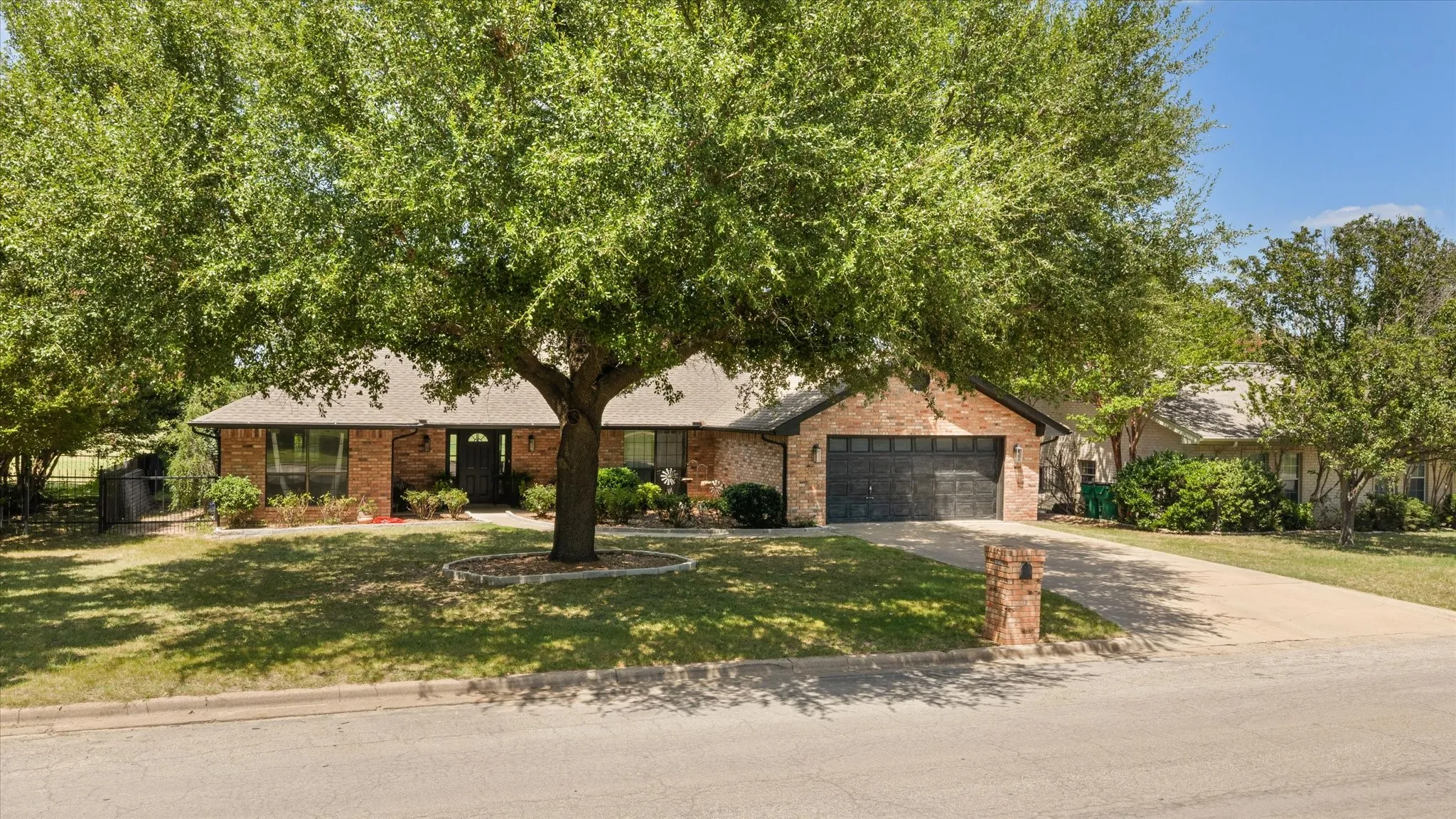 Single Family Residence For Sale in Erath County , 1003 Prairie Wind Boulevard, Stephenville, Texas 76401, 3 Bedroom, 2 Bathroom, 2 Garage spaces, 1,783 Sqft, built in 1998, mls#21337650, Real Estate Agent in Stephenville, Homes For Sale in Erath county, Homes For Sale in Stephenville, Realtor in Stephenville Texas, Real Estate Brokerage Independent Realty Texas, Luminita Cordes Realtor