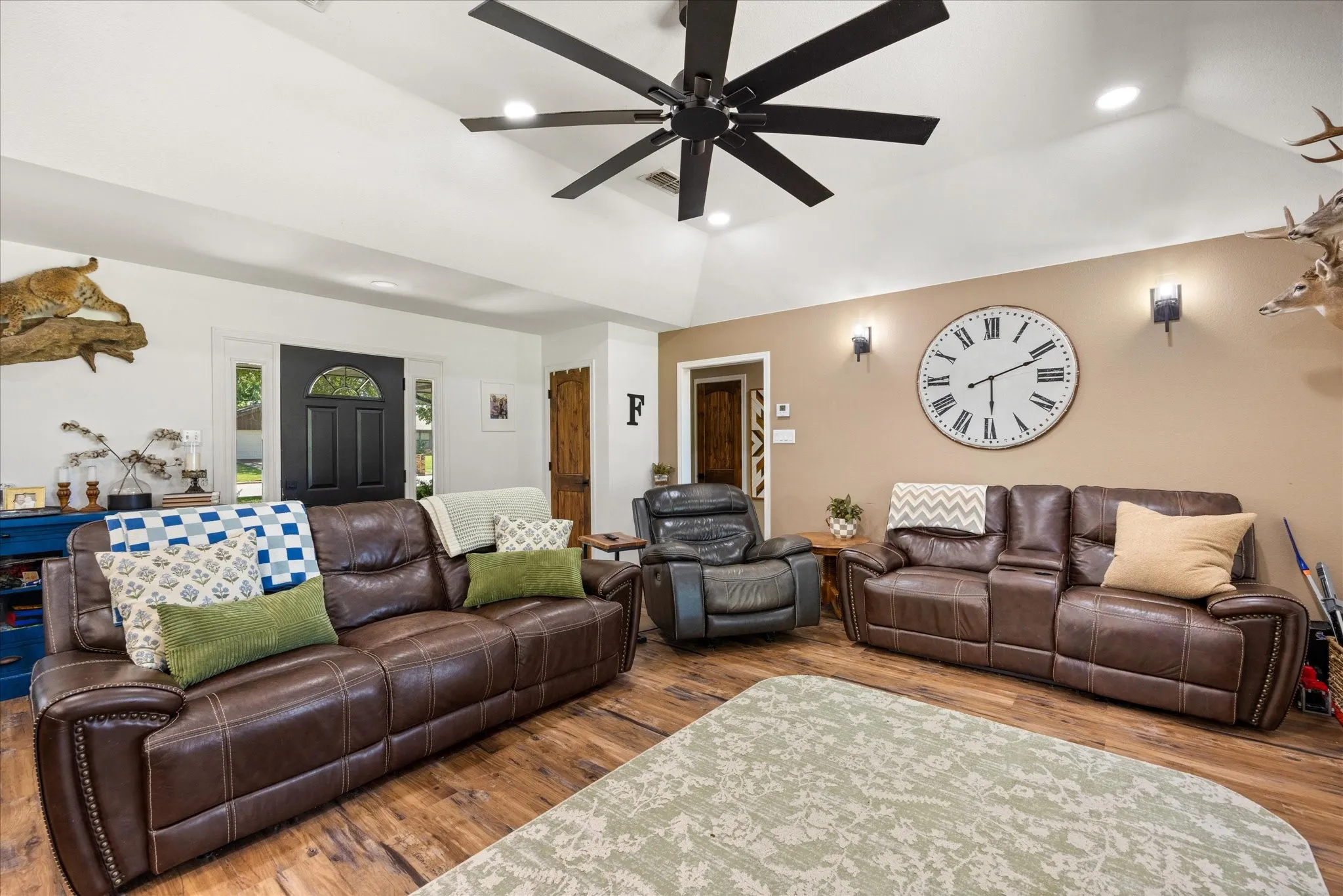 Single Family Residence For Sale in Erath County , 1003 Prairie Wind Boulevard, Stephenville, Texas 76401, 3 Bedroom, 2 Bathroom, 2 Garage spaces, 1,783 Sqft, built in 1998, mls#21337650, Real Estate Agent in Stephenville, Homes For Sale in Erath county, Homes For Sale in Stephenville, Realtor in Stephenville Texas, Real Estate Brokerage Independent Realty Texas, Luminita Cordes Realtor