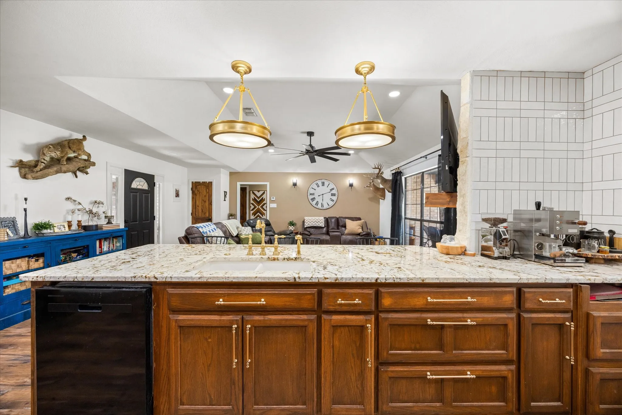 Single Family Residence For Sale in Erath County , 1003 Prairie Wind Boulevard, Stephenville, Texas 76401, 3 Bedroom, 2 Bathroom, 2 Garage spaces, 1,783 Sqft, built in 1998, mls#21337650, Real Estate Agent in Stephenville, Homes For Sale in Erath county, Homes For Sale in Stephenville, Realtor in Stephenville Texas, Real Estate Brokerage Independent Realty Texas, Luminita Cordes Realtor