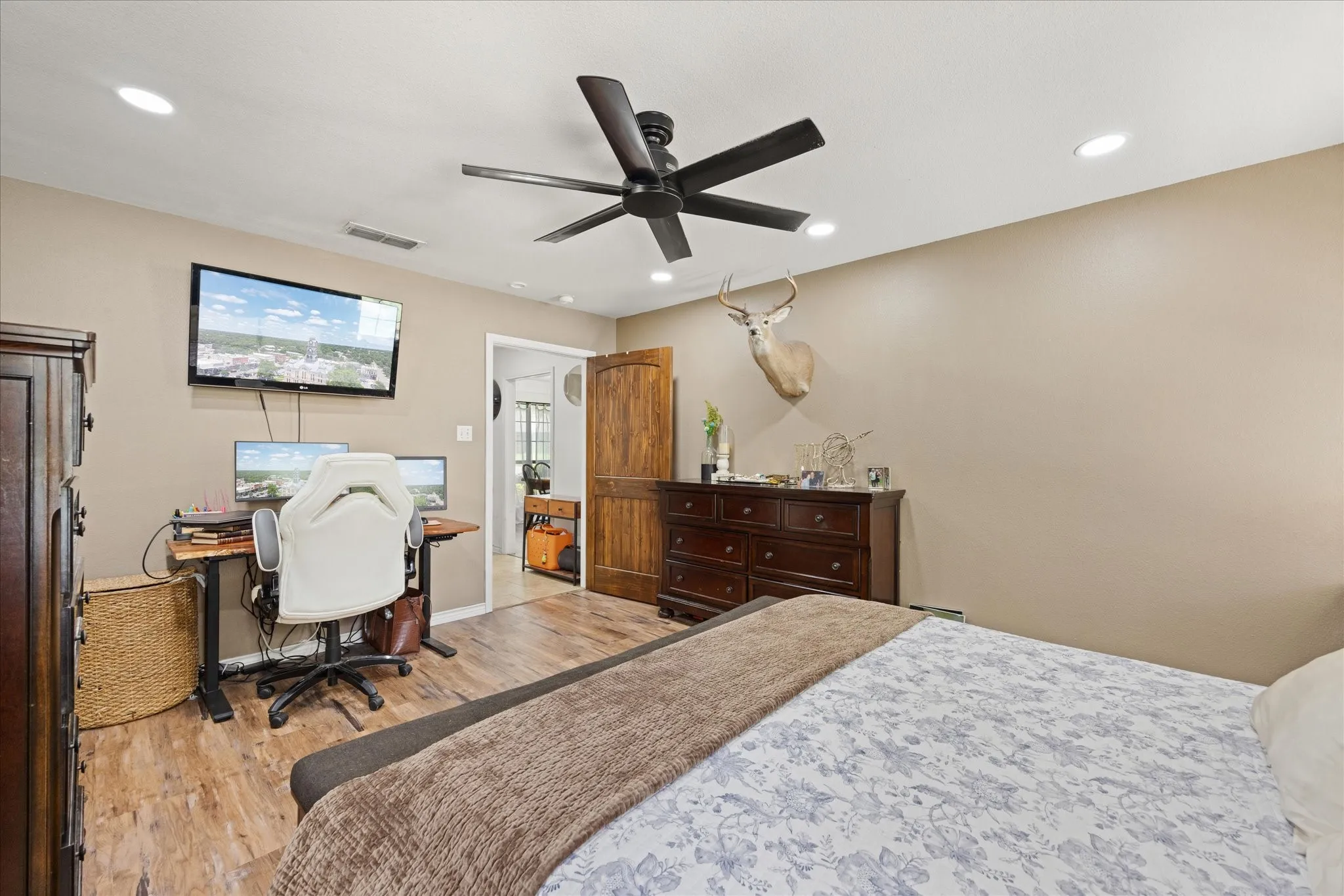 Single Family Residence For Sale in Erath County , 1003 Prairie Wind Boulevard, Stephenville, Texas 76401, 3 Bedroom, 2 Bathroom, 2 Garage spaces, 1,783 Sqft, built in 1998, mls#21337650, Real Estate Agent in Stephenville, Homes For Sale in Erath county, Homes For Sale in Stephenville, Realtor in Stephenville Texas, Real Estate Brokerage Independent Realty Texas, Luminita Cordes Realtor