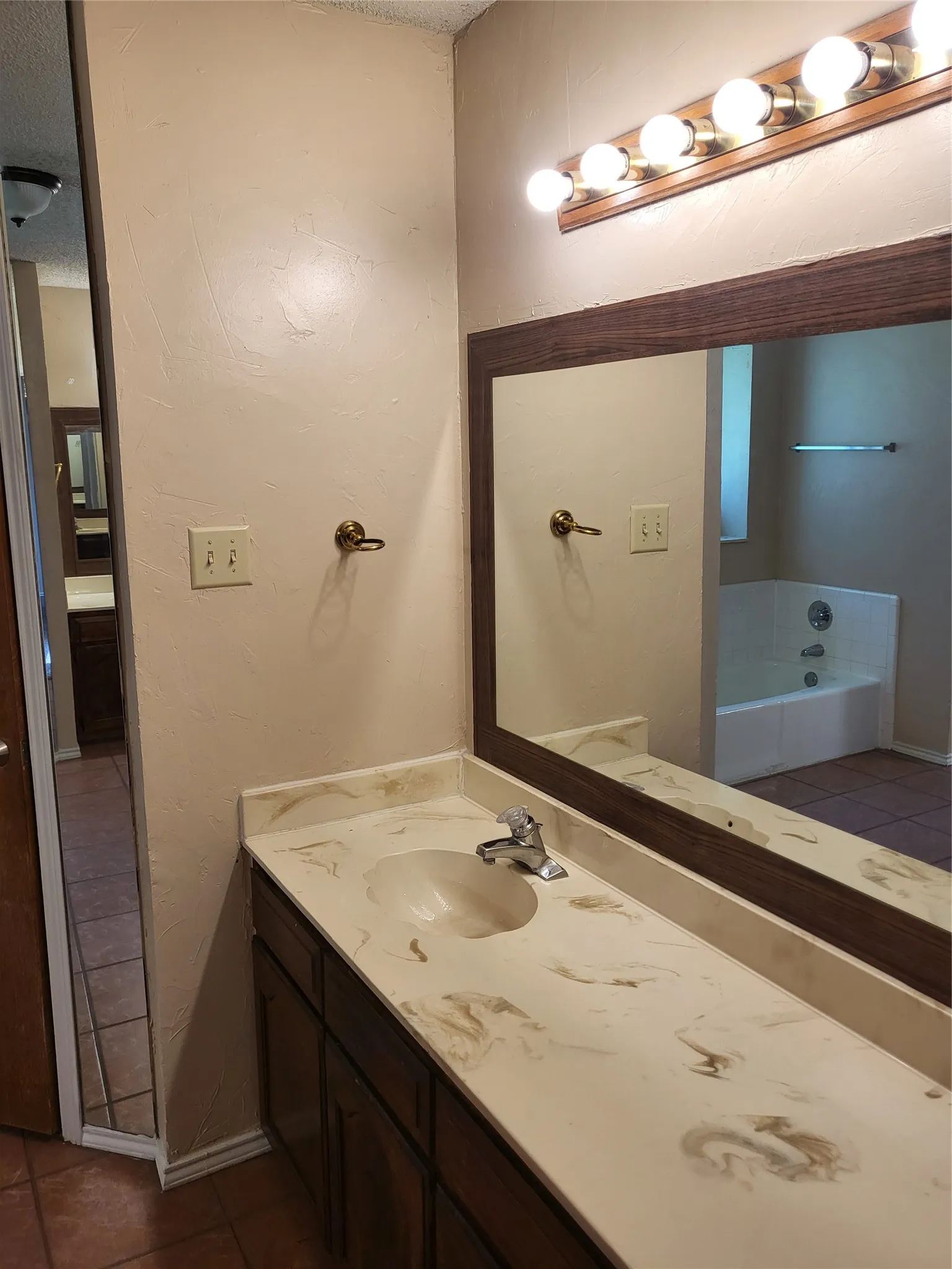 Single Family Residence For Rent in Tarrant County , 4200 Pyracantha Drive, Arlington, Texas 76017, 3 Bedroom, 2 Bathroom, 2 Garage spaces, 2,128 Sqft, built in 1979, mls#21339398, Real Estate Agent in Arlington, Homes For Rent in Tarrant county, Homes For Rent in Arlington, Realtor in Arlington Texas, Real Estate Brokerage Independent Realty Texas, Luminita Cordes Realtor