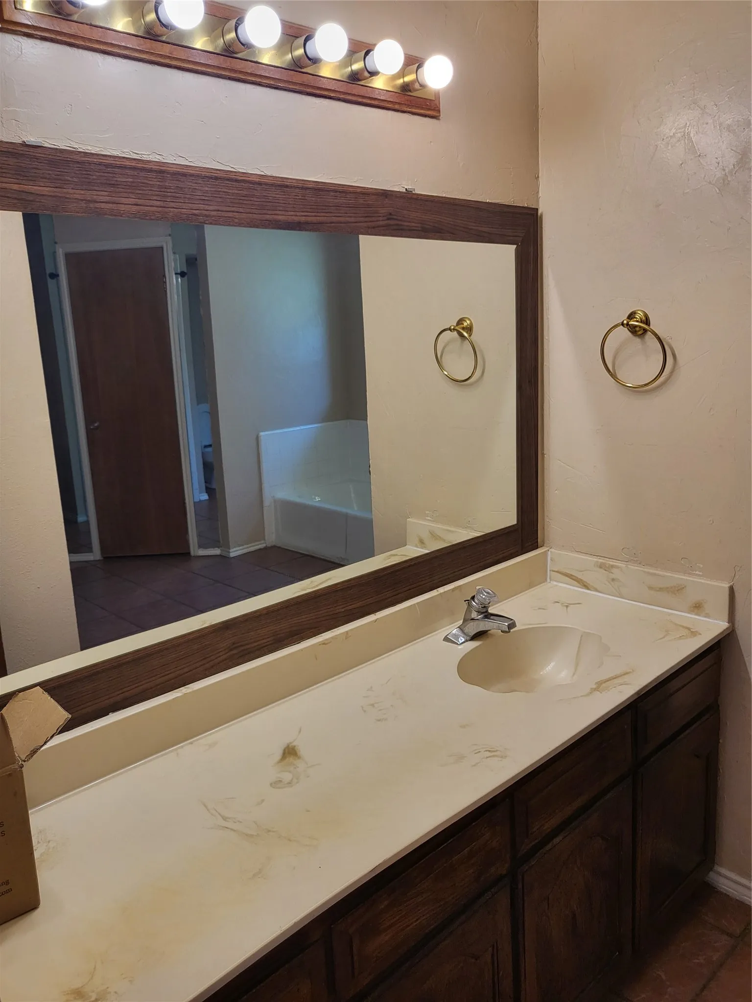 Single Family Residence For Rent in Tarrant County , 4200 Pyracantha Drive, Arlington, Texas 76017, 3 Bedroom, 2 Bathroom, 2 Garage spaces, 2,128 Sqft, built in 1979, mls#21339398, Real Estate Agent in Arlington, Homes For Rent in Tarrant county, Homes For Rent in Arlington, Realtor in Arlington Texas, Real Estate Brokerage Independent Realty Texas, Luminita Cordes Realtor