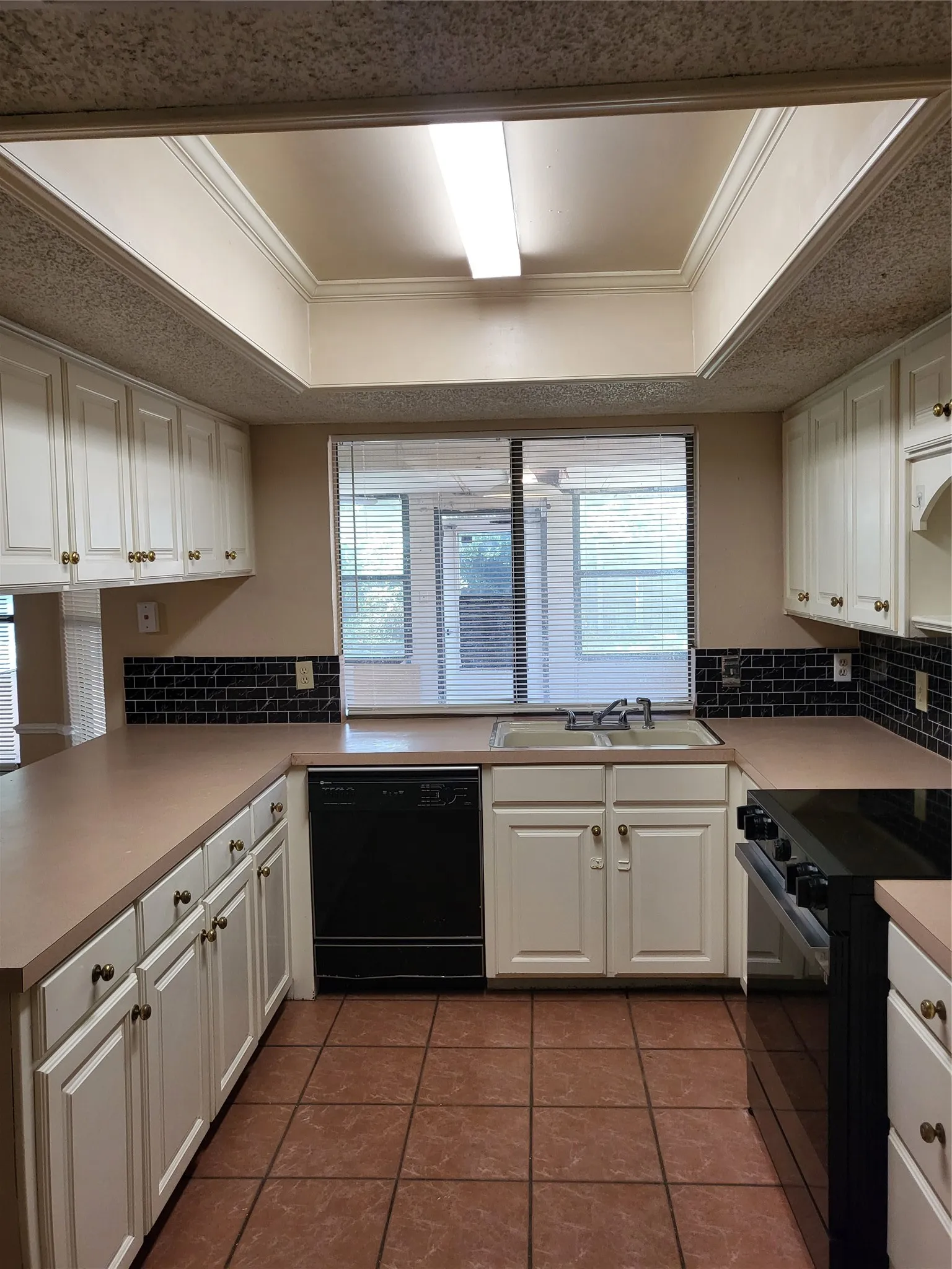 Single Family Residence For Rent in Tarrant County , 4200 Pyracantha Drive, Arlington, Texas 76017, 3 Bedroom, 2 Bathroom, 2 Garage spaces, 2,128 Sqft, built in 1979, mls#21339398, Real Estate Agent in Arlington, Homes For Rent in Tarrant county, Homes For Rent in Arlington, Realtor in Arlington Texas, Real Estate Brokerage Independent Realty Texas, Luminita Cordes Realtor