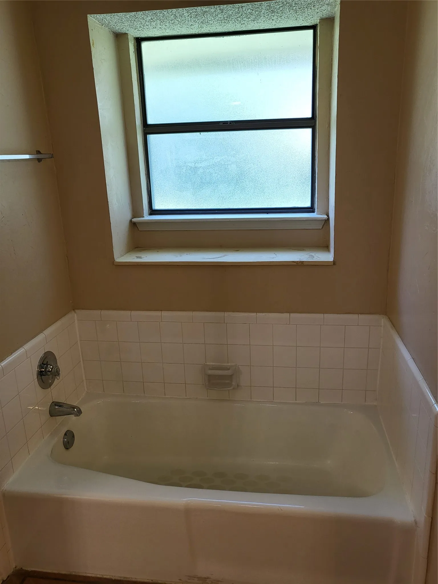 Single Family Residence For Rent in Tarrant County , 4200 Pyracantha Drive, Arlington, Texas 76017, 3 Bedroom, 2 Bathroom, 2 Garage spaces, 2,128 Sqft, built in 1979, mls#21339398, Real Estate Agent in Arlington, Homes For Rent in Tarrant county, Homes For Rent in Arlington, Realtor in Arlington Texas, Real Estate Brokerage Independent Realty Texas, Luminita Cordes Realtor