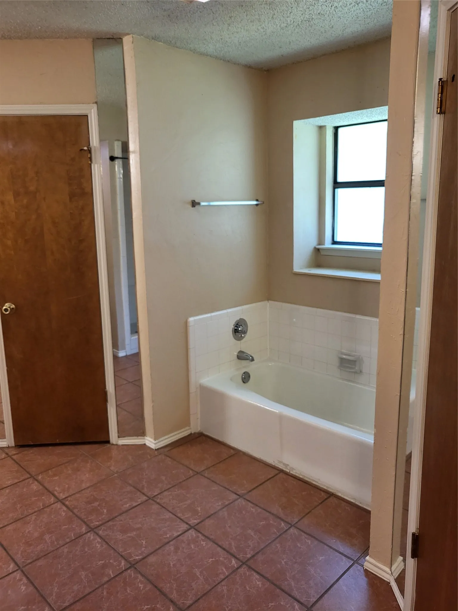 Single Family Residence For Rent in Tarrant County , 4200 Pyracantha Drive, Arlington, Texas 76017, 3 Bedroom, 2 Bathroom, 2 Garage spaces, 2,128 Sqft, built in 1979, mls#21339398, Real Estate Agent in Arlington, Homes For Rent in Tarrant county, Homes For Rent in Arlington, Realtor in Arlington Texas, Real Estate Brokerage Independent Realty Texas, Luminita Cordes Realtor