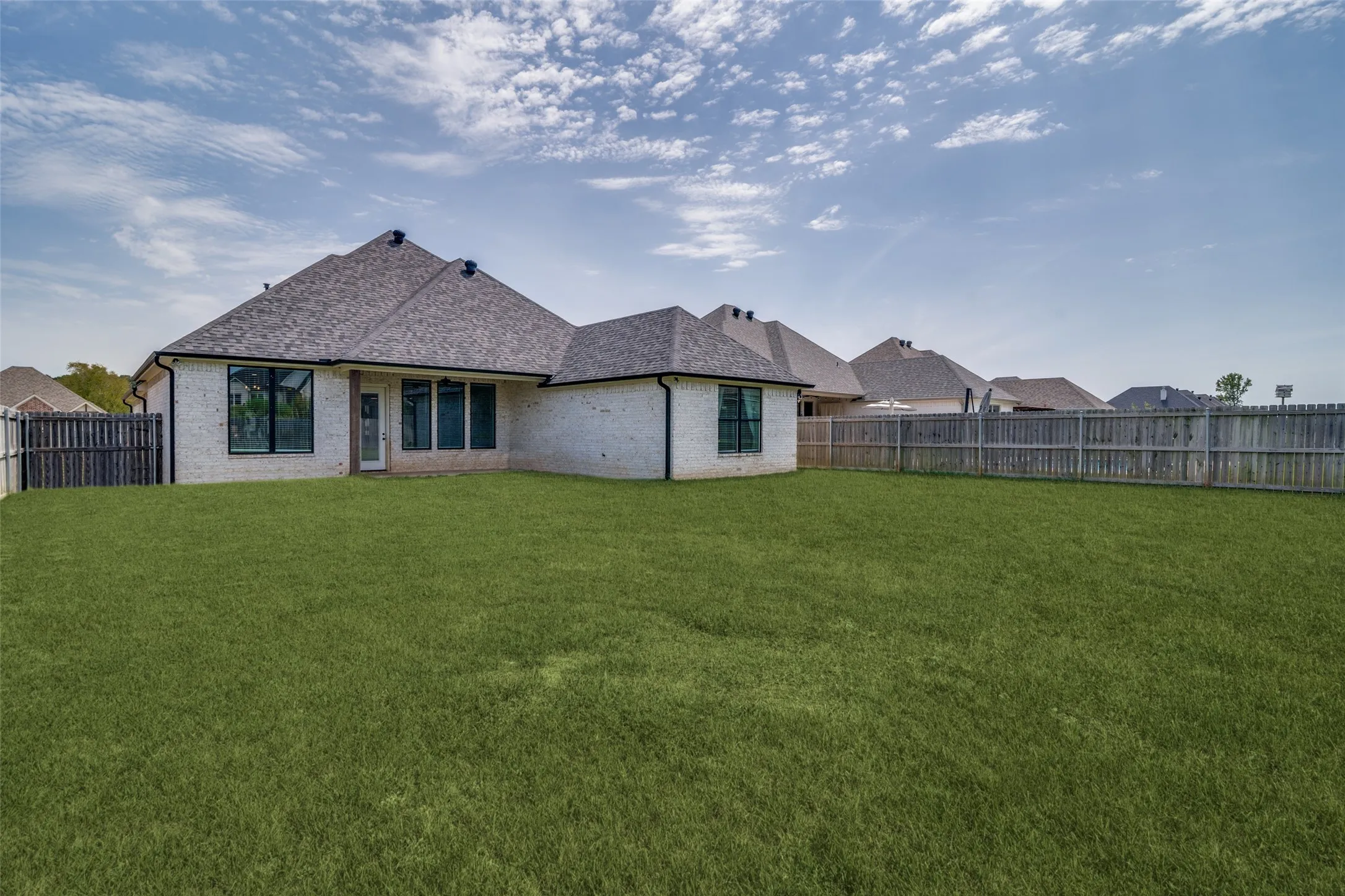 Single Family Residence For Sale in Smith County , 219 Kaul Lane, Bullard, Texas 75757, 4 Bedroom, 3 Bathroom, 2 Garage spaces, 2,366 Sqft, built in 2021, mls#21339375, Real Estate Agent in Bullard, Homes For Sale in Smith county, Homes For Sale in Bullard, Realtor in Bullard Texas, Real Estate Brokerage Independent Realty Texas, Luminita Cordes Realtor