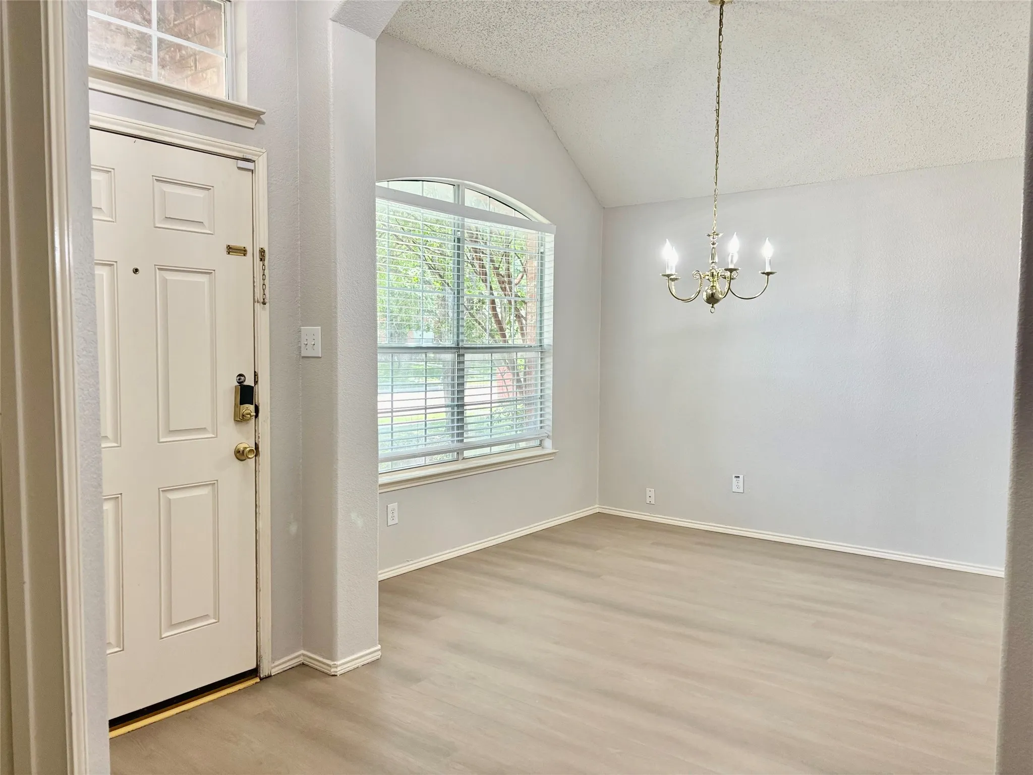 Single Family Residence For Rent in Collin County , 7180 Chinquapin Drive, Frisco, Texas 75033, 3 Bedroom, 2 Bathroom, 2 Garage spaces, 1,810 Sqft, built in 2002, mls#21339402, Real Estate Agent in Frisco, Homes For Rent in Collin county, Homes For Rent in Frisco, Realtor in Frisco Texas, Real Estate Brokerage Independent Realty Texas, Luminita Cordes Realtor