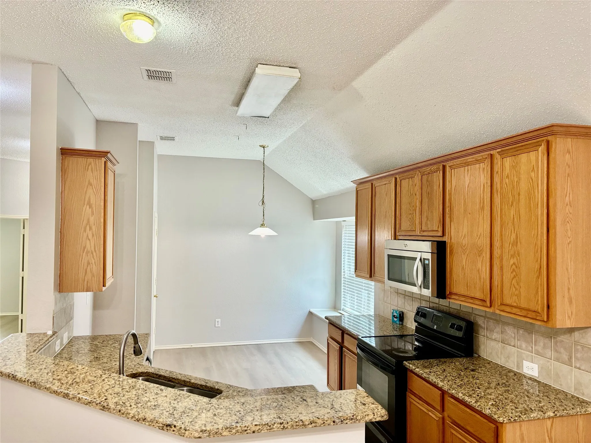 Single Family Residence For Rent in Collin County , 7180 Chinquapin Drive, Frisco, Texas 75033, 3 Bedroom, 2 Bathroom, 2 Garage spaces, 1,810 Sqft, built in 2002, mls#21339402, Real Estate Agent in Frisco, Homes For Rent in Collin county, Homes For Rent in Frisco, Realtor in Frisco Texas, Real Estate Brokerage Independent Realty Texas, Luminita Cordes Realtor