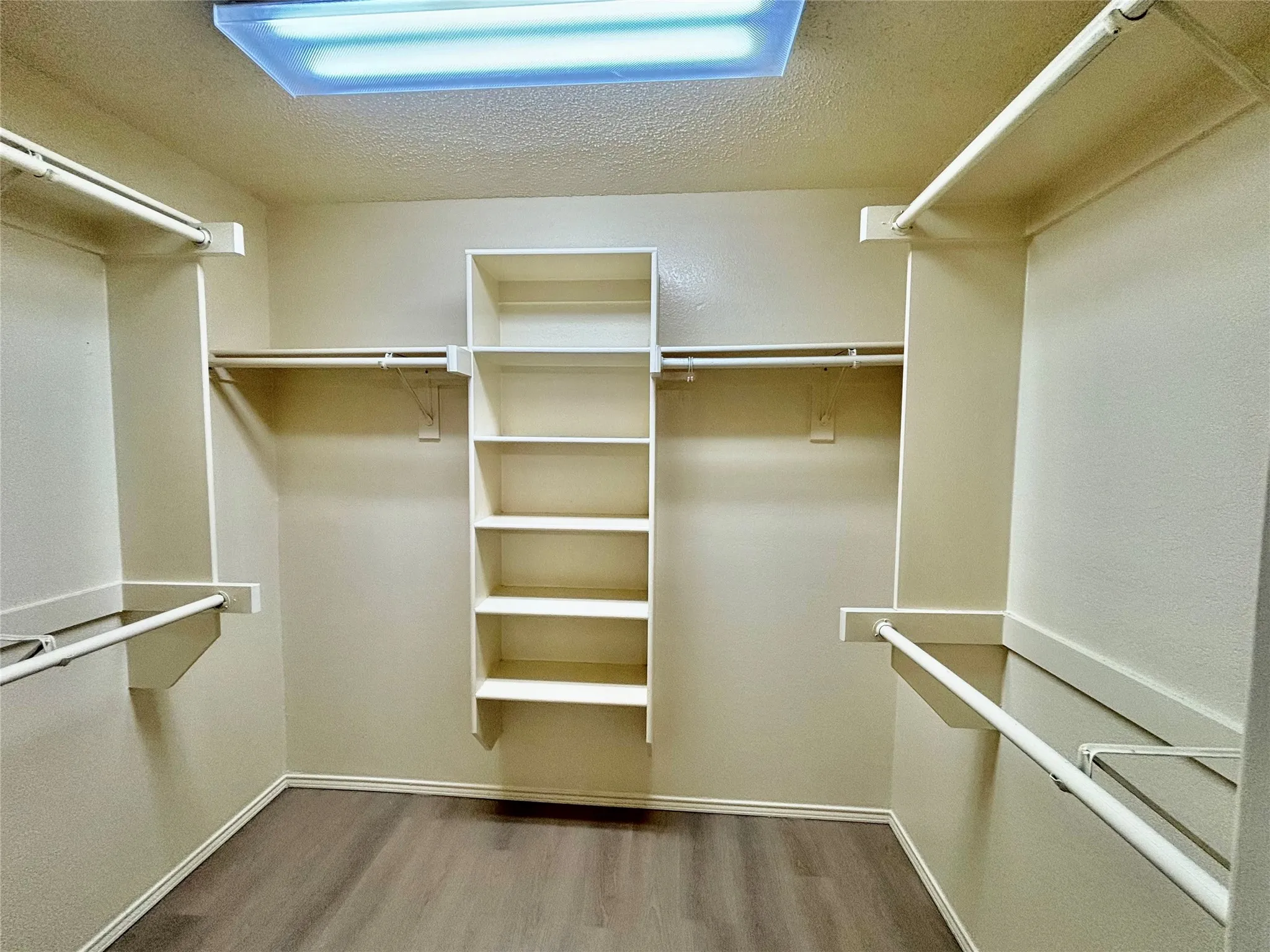 Single Family Residence For Rent in Collin County , 7180 Chinquapin Drive, Frisco, Texas 75033, 3 Bedroom, 2 Bathroom, 2 Garage spaces, 1,810 Sqft, built in 2002, mls#21339402, Real Estate Agent in Frisco, Homes For Rent in Collin county, Homes For Rent in Frisco, Realtor in Frisco Texas, Real Estate Brokerage Independent Realty Texas, Luminita Cordes Realtor