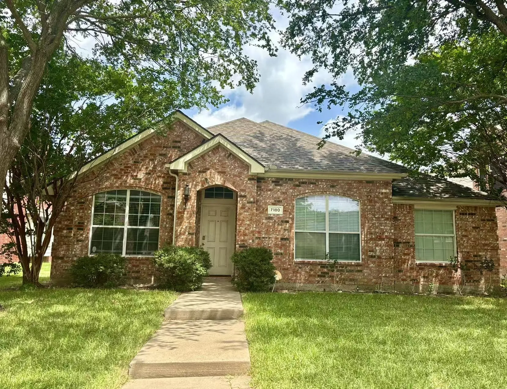 Single Family Residence For Rent in Collin County , 7180 Chinquapin Drive, Frisco, Texas 75033, 3 Bedrooms, 2 Bathrooms, 2 Garage spaces, 1,810 Sqft, built in 2002, Price $2,590, mls#21339402, Real Estate Agent in Frisco, Homes For Rent in Collin county, Homes For Rent in Frisco, Realtor in Frisco Texas, Real Estate Brokerage Independent Realty Texas, Luminita Cordes Realtor