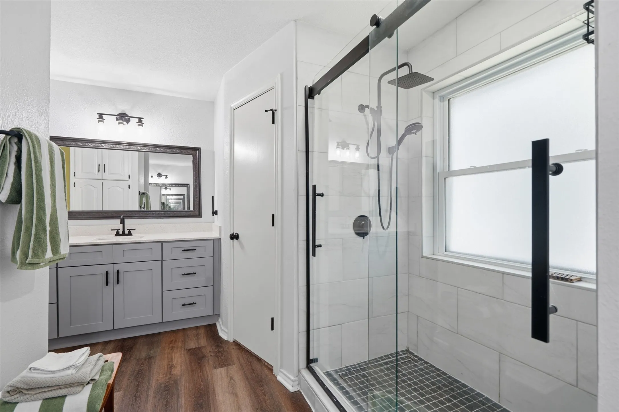 Primary en suite with walk-in shower, 2 separate vanities, and 2 walk-in closets.
