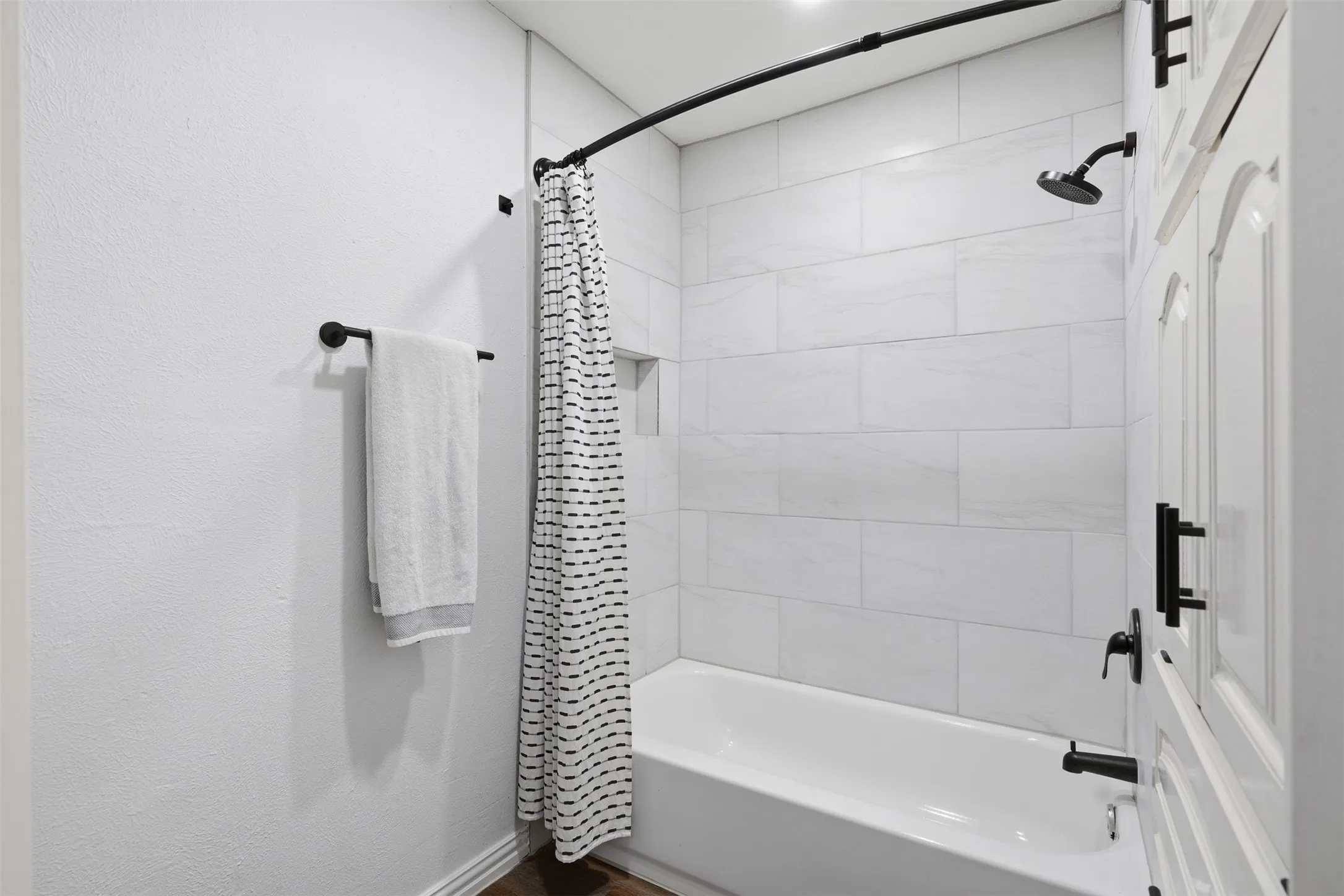 Guest bath with private water closet and shower/tub