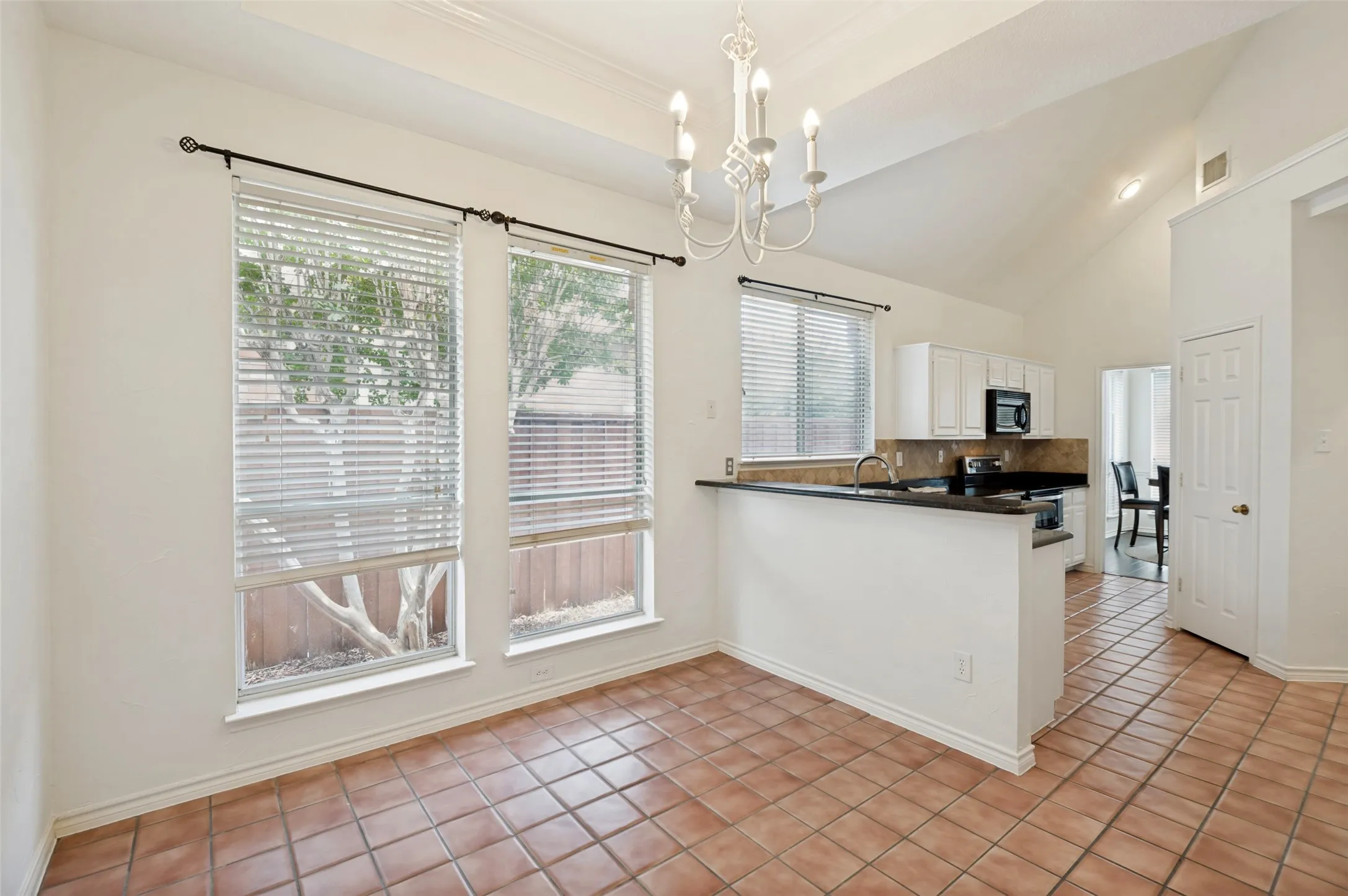 Single Family Residence For Sale in Collin County , 4720 Portrait Lane, Plano, Texas 75024, 3 Bedroom, 3 Bathroom, 2 Garage spaces, 2,449 Sqft, built in 1990, mls#21339410, Real Estate Agent in Plano, Homes For Sale in Collin county, Homes For Sale in Plano, Realtor in Plano Texas, Real Estate Brokerage Independent Realty Texas, Luminita Cordes Realtor