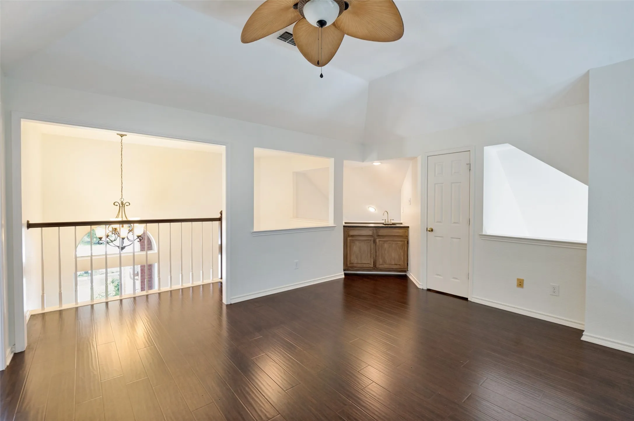 Single Family Residence For Sale in Collin County , 4720 Portrait Lane, Plano, Texas 75024, 3 Bedroom, 3 Bathroom, 2 Garage spaces, 2,449 Sqft, built in 1990, mls#21339410, Real Estate Agent in Plano, Homes For Sale in Collin county, Homes For Sale in Plano, Realtor in Plano Texas, Real Estate Brokerage Independent Realty Texas, Luminita Cordes Realtor