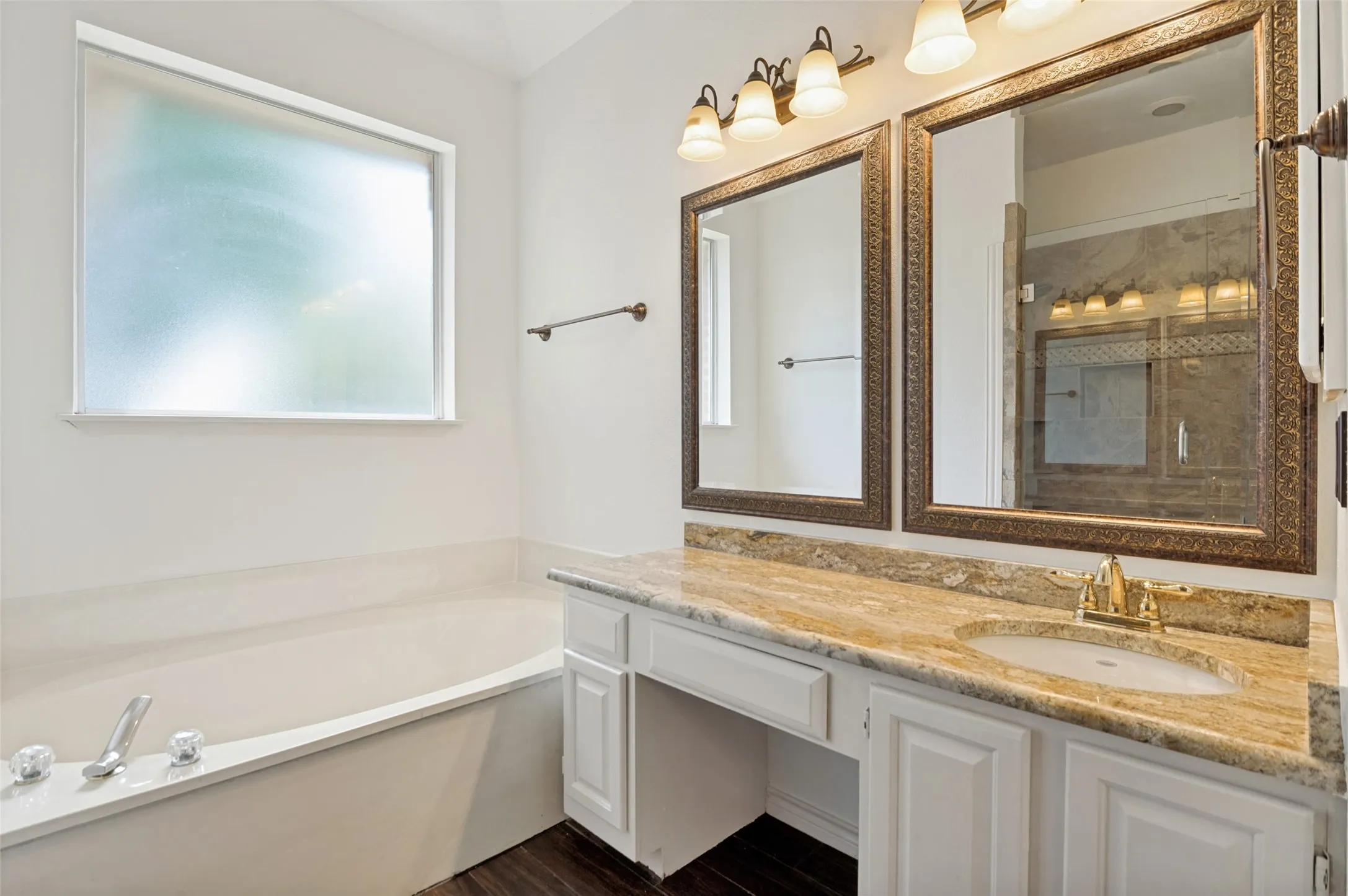 Single Family Residence For Sale in Collin County , 4720 Portrait Lane, Plano, Texas 75024, 3 Bedroom, 3 Bathroom, 2 Garage spaces, 2,449 Sqft, built in 1990, mls#21339410, Real Estate Agent in Plano, Homes For Sale in Collin county, Homes For Sale in Plano, Realtor in Plano Texas, Real Estate Brokerage Independent Realty Texas, Luminita Cordes Realtor