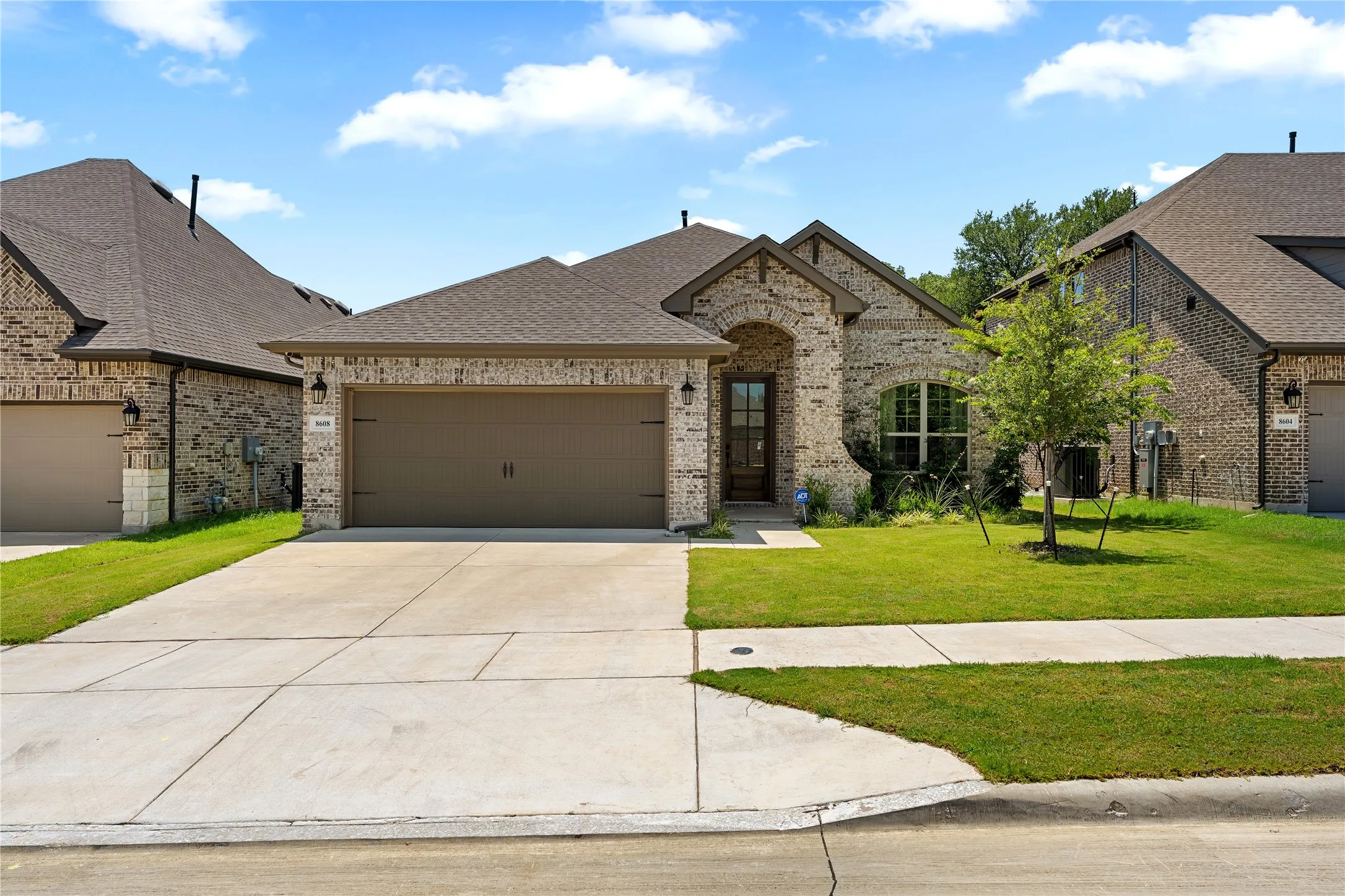 Single Family Residence For Sale in Tarrant County , 8608 Spindletop Drive, Fort Worth, Texas 76120, 3 Bedroom, 2 Bathroom, 2 Garage spaces, 1,893 Sqft, built in 2023, mls#21336064, Real Estate Agent in Fort Worth, Homes For Sale in Tarrant county, Homes For Sale in Fort Worth, Realtor in Fort Worth Texas, Real Estate Brokerage Independent Realty Texas, Luminita Cordes Realtor