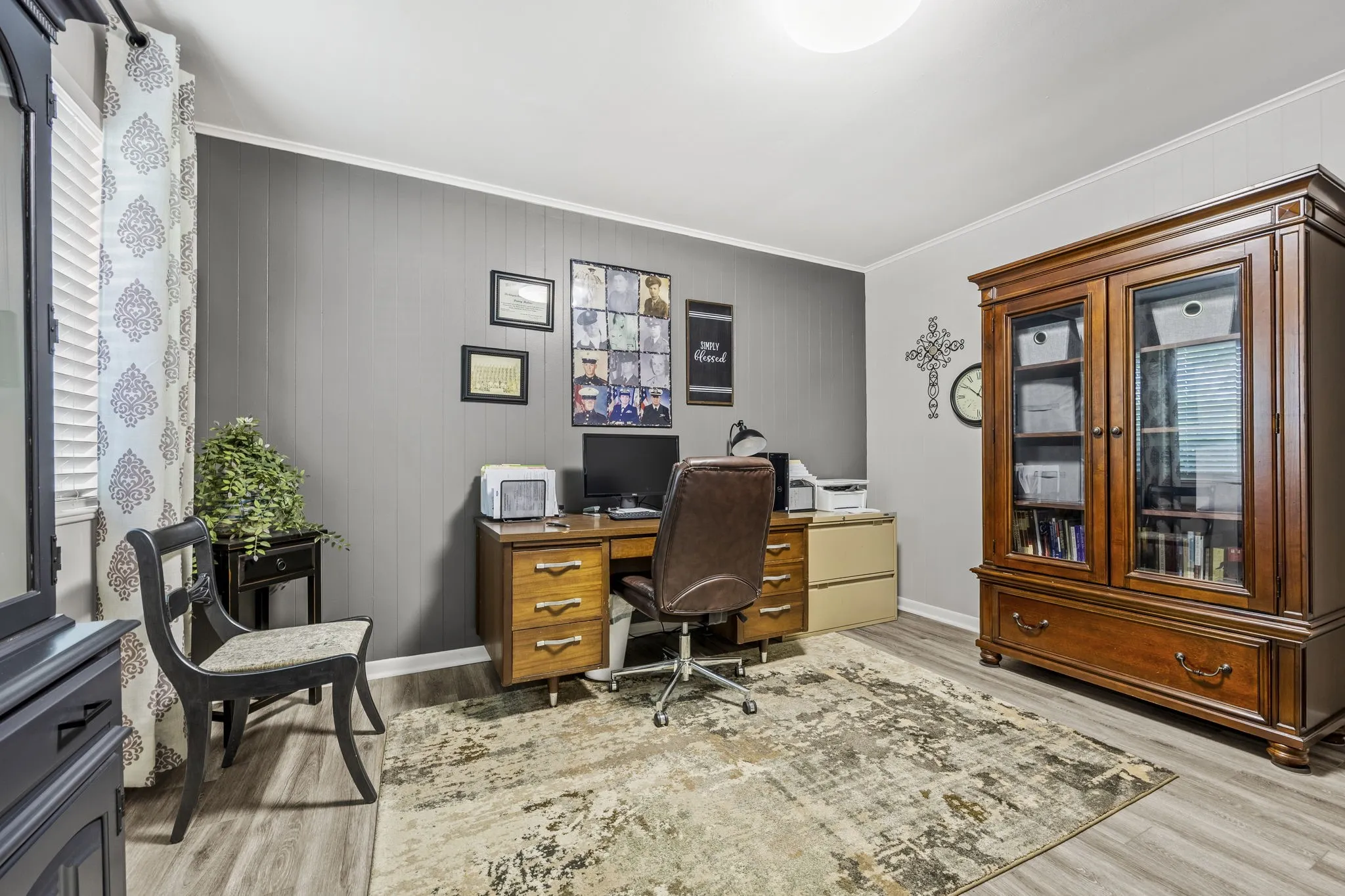Extra Room which is currently being used as an office but could be a 4th bedroom