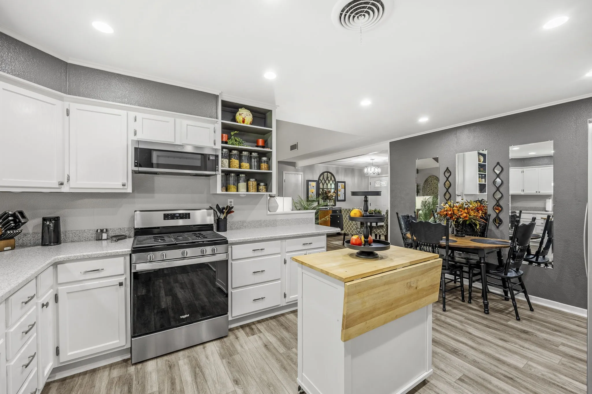 Single Family Residence For Sale in San Saba County , 207 S Brook Street, San Saba, Texas 76877, 3 Bedroom, 2 Bathroom, 4 Garage spaces, 1,952 Sqft, built in 1980, mls#21339292, Real Estate Agent in San Saba, Homes For Sale in San Saba county, Homes For Sale in San Saba, Realtor in San Saba Texas, Real Estate Brokerage Independent Realty Texas, Luminita Cordes Realtor