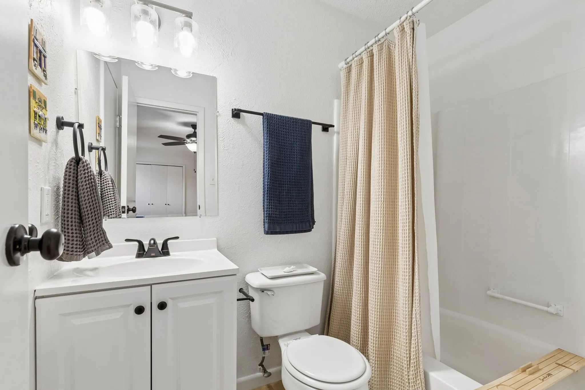 Ensuite bathroom.