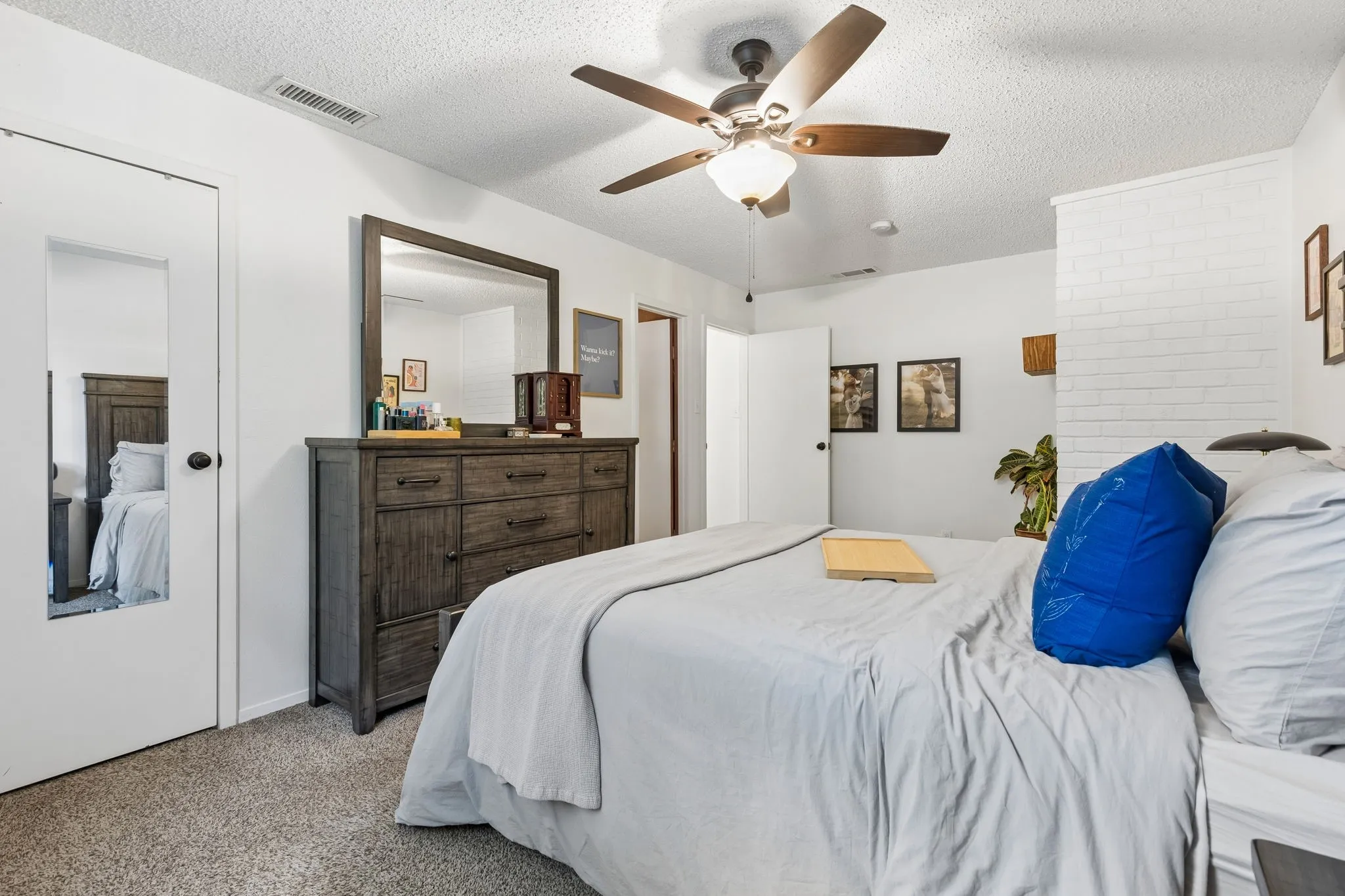 Townhouse For Sale in Dallas County , 4921 Rollingwood Court, Garland, Texas 75043, 2 Bedroom, 3 Bathroom, Garage spaces, 1,622 Sqft, built in 1973, mls#21323702, Real Estate Agent in Garland, Homes For Sale in Dallas county, Homes For Sale in Garland, Realtor in Garland Texas, Real Estate Brokerage Independent Realty Texas, Luminita Cordes Realtor