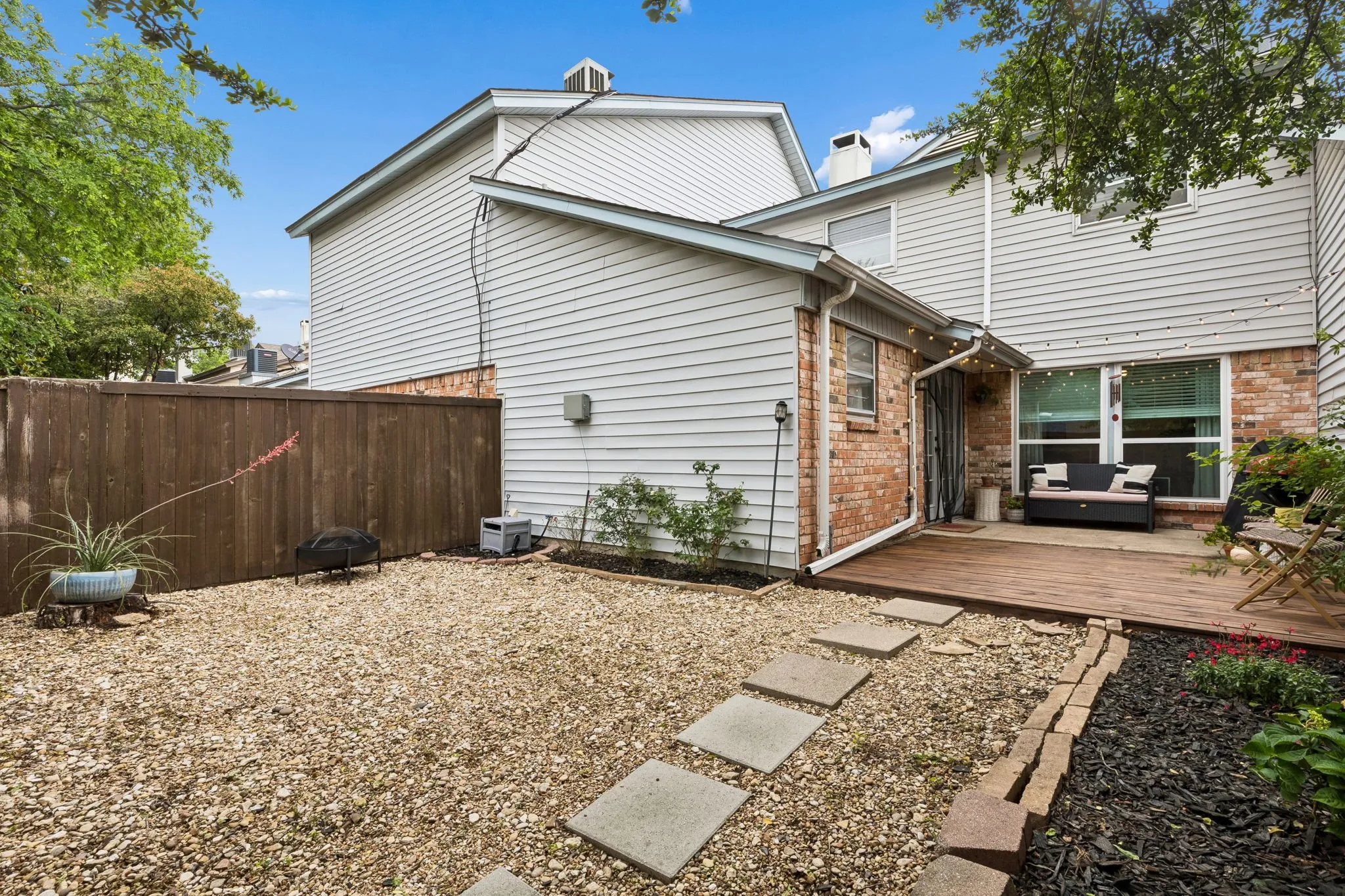 Townhouse For Sale in Dallas County , 4921 Rollingwood Court, Garland, Texas 75043, 2 Bedroom, 3 Bathroom, Garage spaces, 1,622 Sqft, built in 1973, mls#21323702, Real Estate Agent in Garland, Homes For Sale in Dallas county, Homes For Sale in Garland, Realtor in Garland Texas, Real Estate Brokerage Independent Realty Texas, Luminita Cordes Realtor