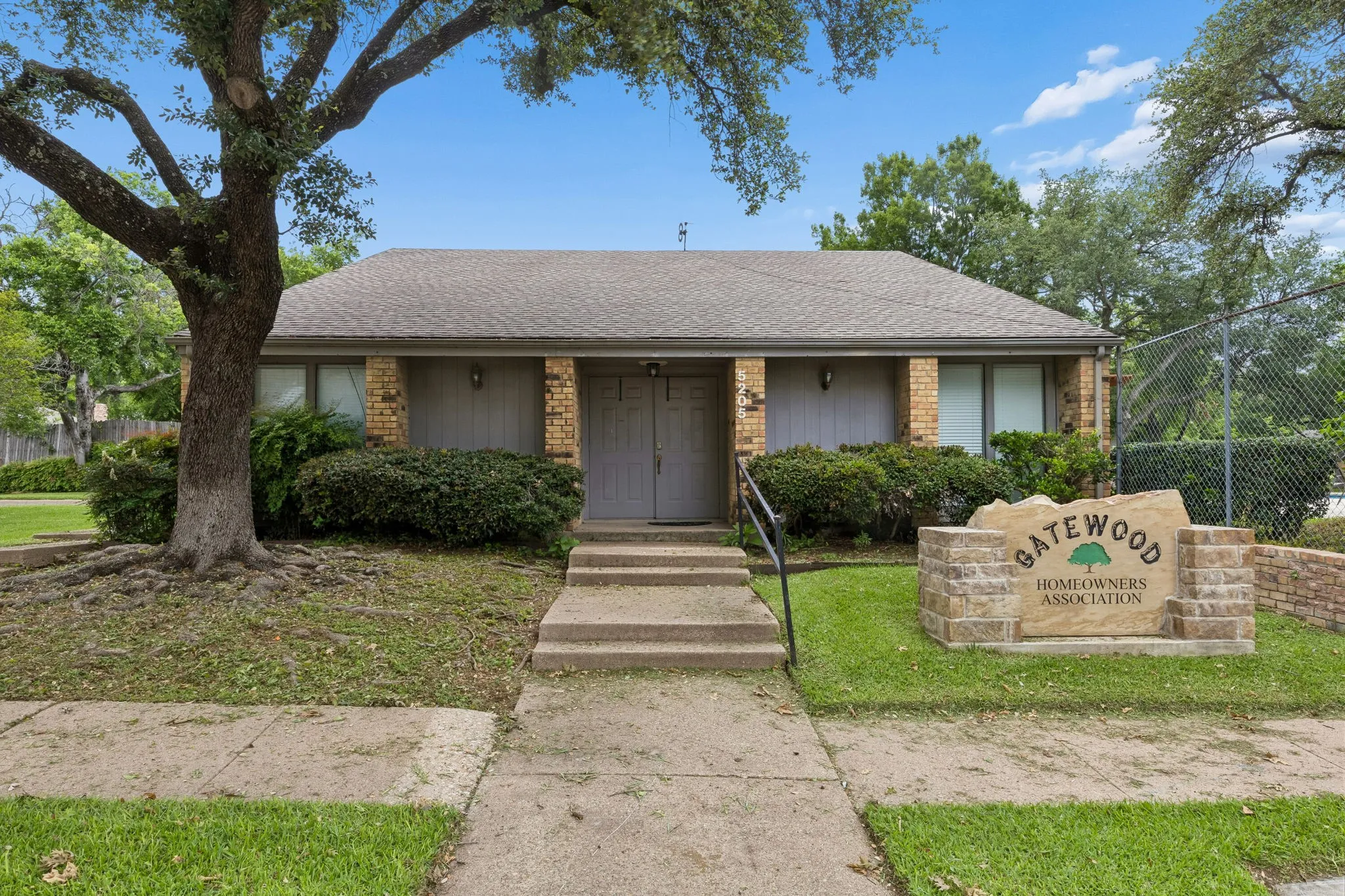 Club House - perfect for game nights or hosting gatherings.