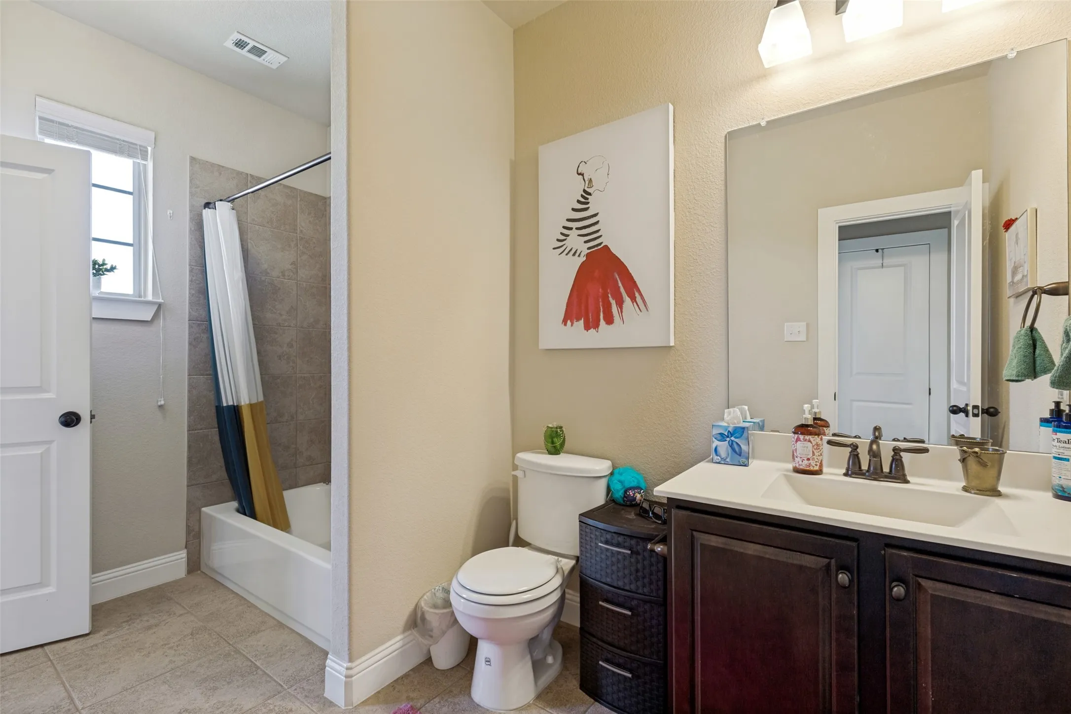 Townhouse For Sale in Tarrant County , 1017 Brook Hollow Drive, Euless, Texas 76039, 3 Bedroom, 3 Bathroom, 2 Garage spaces, 1,863 Sqft, built in 2014, mls#21337673, Real Estate Agent in Euless, Homes For Sale in Tarrant county, Homes For Sale in Euless, Realtor in Euless Texas, Real Estate Brokerage Independent Realty Texas, Luminita Cordes Realtor