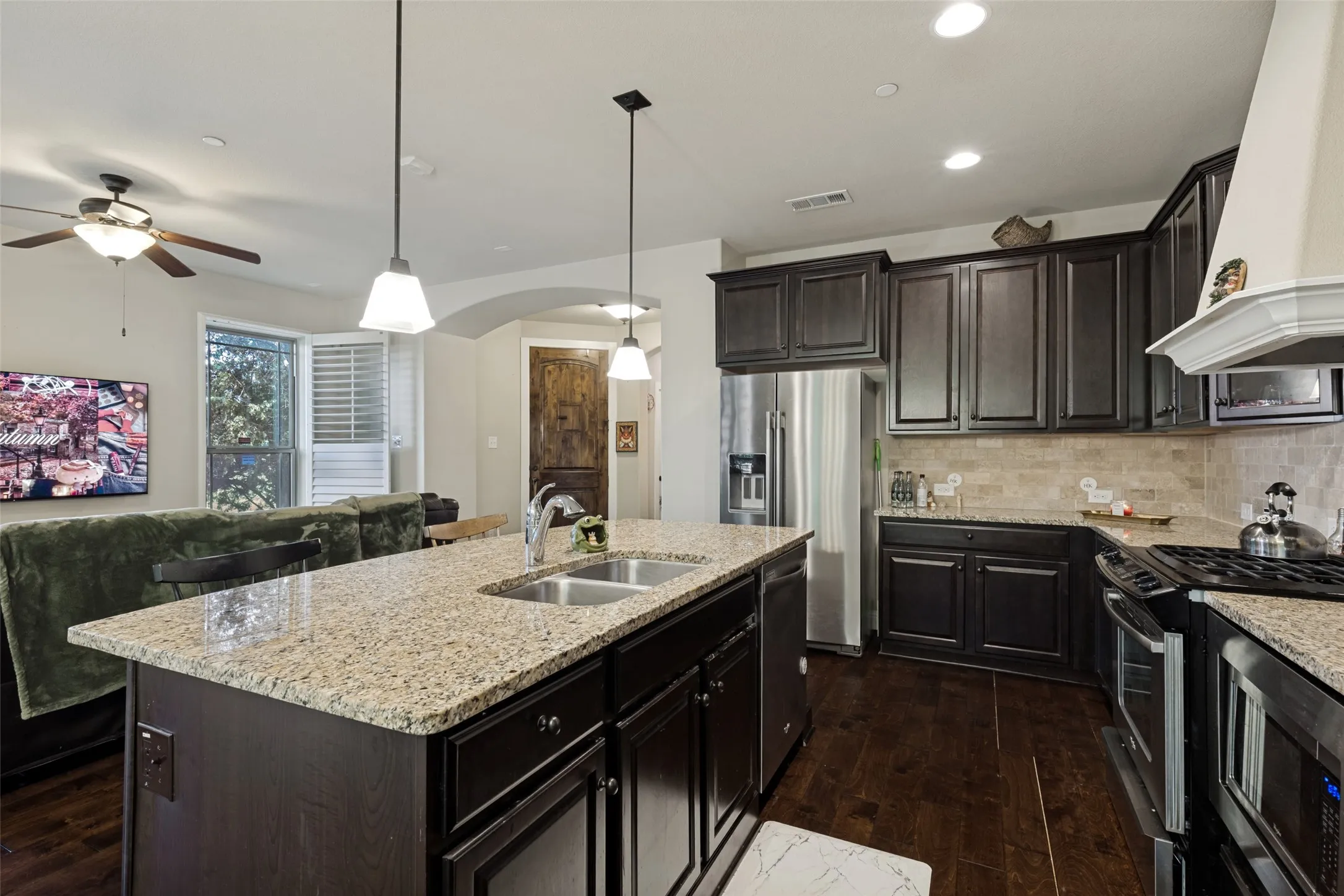 Townhouse For Sale in Tarrant County , 1017 Brook Hollow Drive, Euless, Texas 76039, 3 Bedroom, 3 Bathroom, 2 Garage spaces, 1,863 Sqft, built in 2014, mls#21337673, Real Estate Agent in Euless, Homes For Sale in Tarrant county, Homes For Sale in Euless, Realtor in Euless Texas, Real Estate Brokerage Independent Realty Texas, Luminita Cordes Realtor