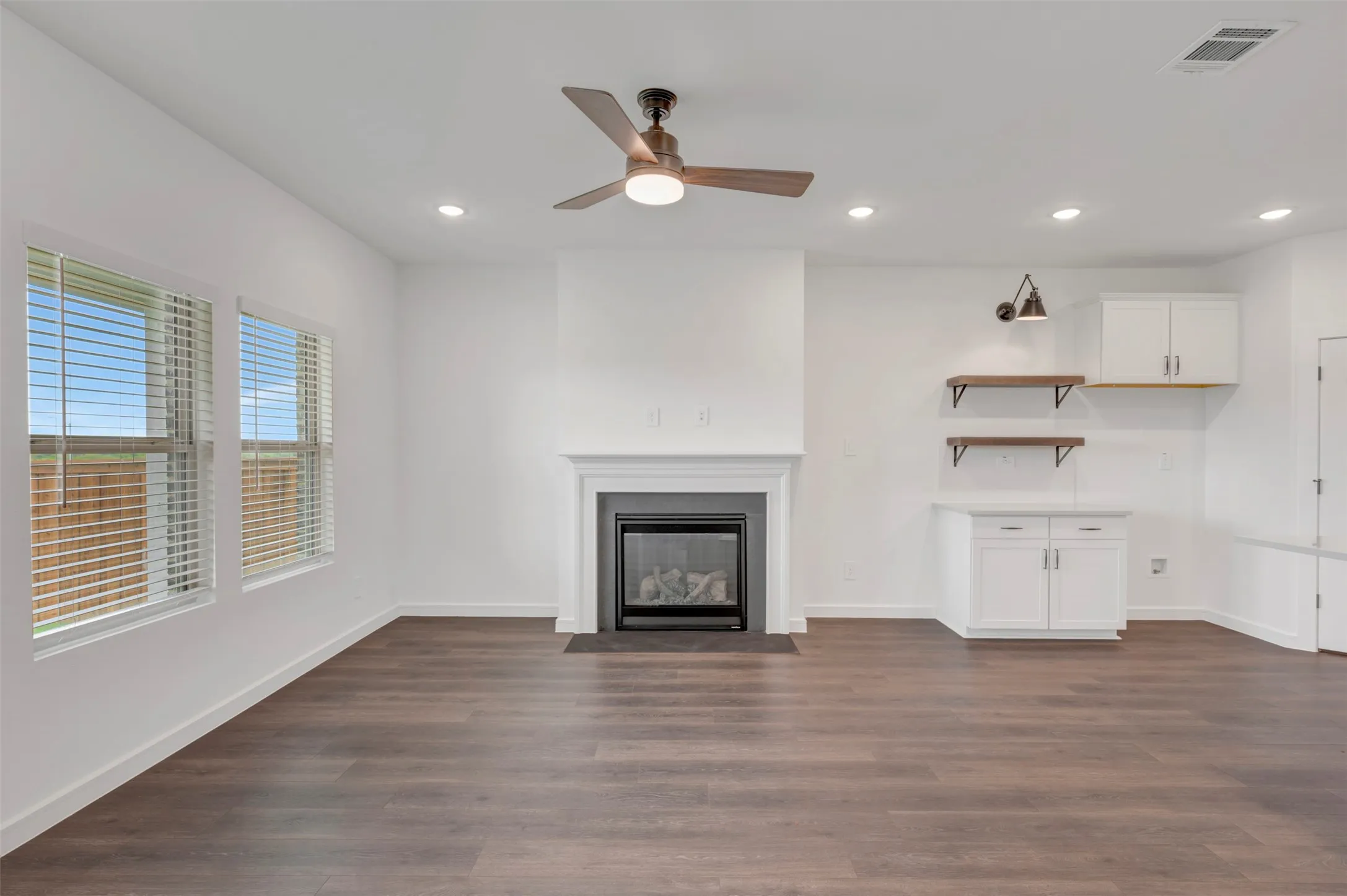 Single Family Residence For Sale in Wise County , 143 Summer Rain Way, Newark, Texas 76071, 4 Bedroom, 2 Bathroom, 2 Garage spaces, 1,825 Sqft, built in 2026, mls#21339419, Real Estate Agent in Newark, Homes For Sale in Wise county, Homes For Sale in Newark, Realtor in Newark Texas, Real Estate Brokerage Independent Realty Texas, Luminita Cordes Realtor
