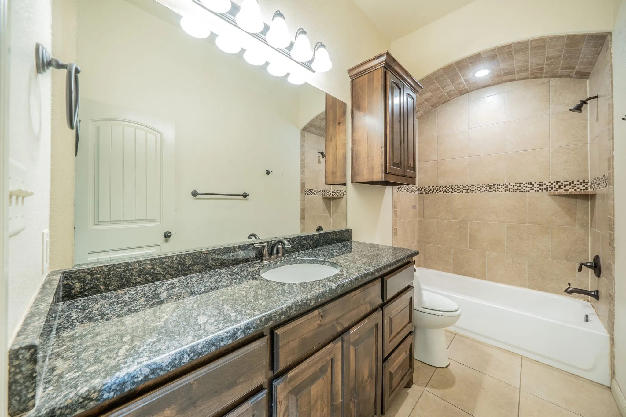 Single Family Residence For Sale in Hood County , 1812 Rockview Drive, Granbury, Texas 76049, 4 Bedroom, 2 Bathroom, 2 Garage spaces, 2,046 Sqft, built in 2014, mls#21335721, Real Estate Agent in Granbury, Homes For Sale in Hood county, Homes For Sale in Granbury, Realtor in Granbury Texas, Real Estate Brokerage Independent Realty Texas, Luminita Cordes Realtor