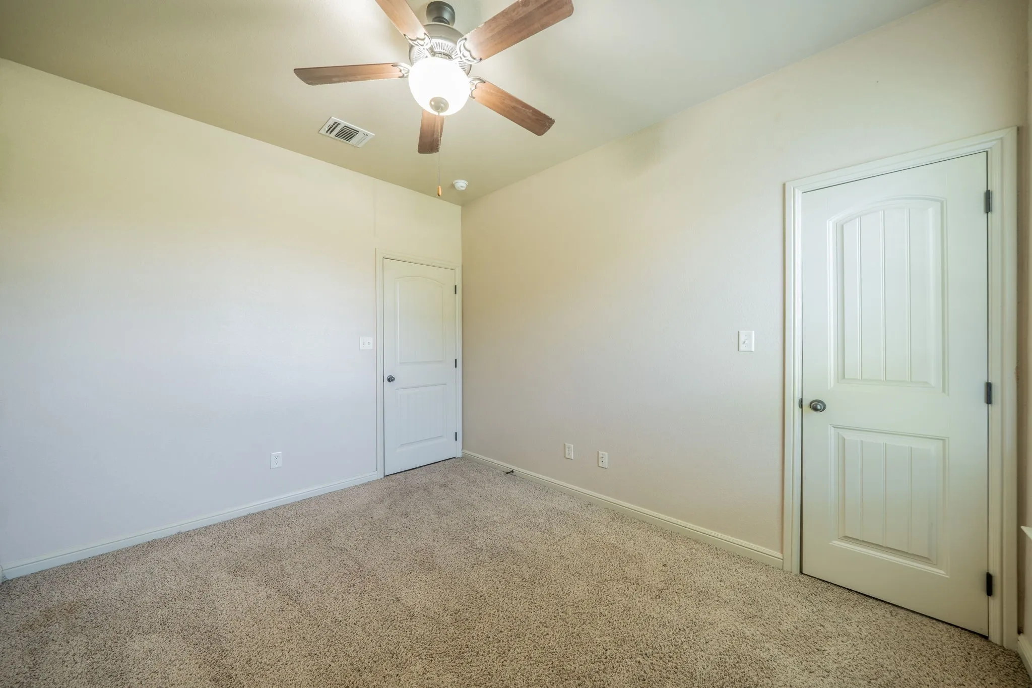 Single Family Residence For Sale in Hood County , 1812 Rockview Drive, Granbury, Texas 76049, 4 Bedroom, 2 Bathroom, 2 Garage spaces, 2,046 Sqft, built in 2014, mls#21335721, Real Estate Agent in Granbury, Homes For Sale in Hood county, Homes For Sale in Granbury, Realtor in Granbury Texas, Real Estate Brokerage Independent Realty Texas, Luminita Cordes Realtor