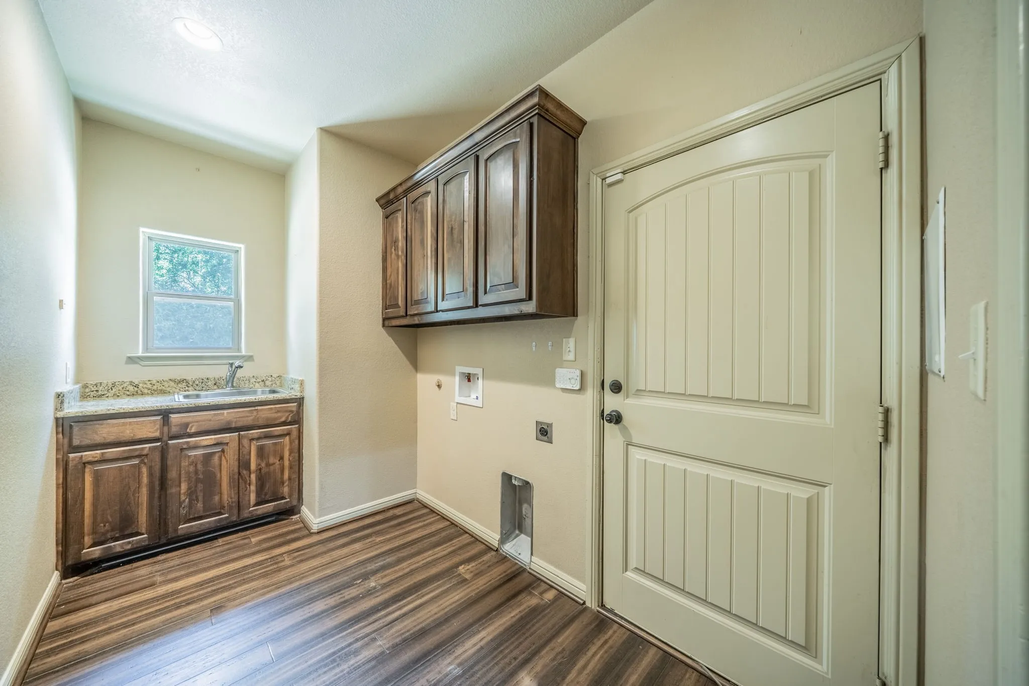 Single Family Residence For Sale in Hood County , 1812 Rockview Drive, Granbury, Texas 76049, 4 Bedroom, 2 Bathroom, 2 Garage spaces, 2,046 Sqft, built in 2014, mls#21335721, Real Estate Agent in Granbury, Homes For Sale in Hood county, Homes For Sale in Granbury, Realtor in Granbury Texas, Real Estate Brokerage Independent Realty Texas, Luminita Cordes Realtor