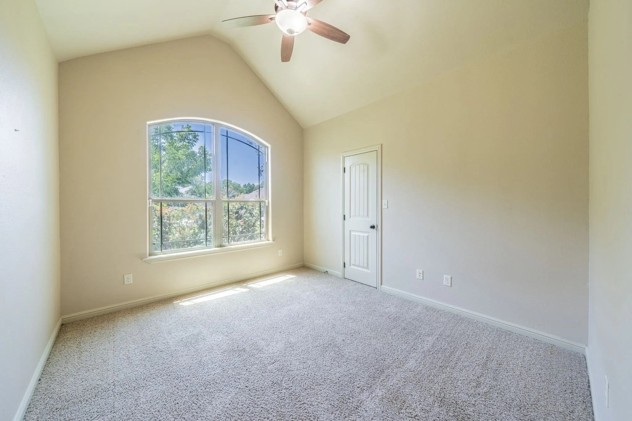 Single Family Residence For Sale in Hood County , 1812 Rockview Drive, Granbury, Texas 76049, 4 Bedroom, 2 Bathroom, 2 Garage spaces, 2,046 Sqft, built in 2014, mls#21335721, Real Estate Agent in Granbury, Homes For Sale in Hood county, Homes For Sale in Granbury, Realtor in Granbury Texas, Real Estate Brokerage Independent Realty Texas, Luminita Cordes Realtor