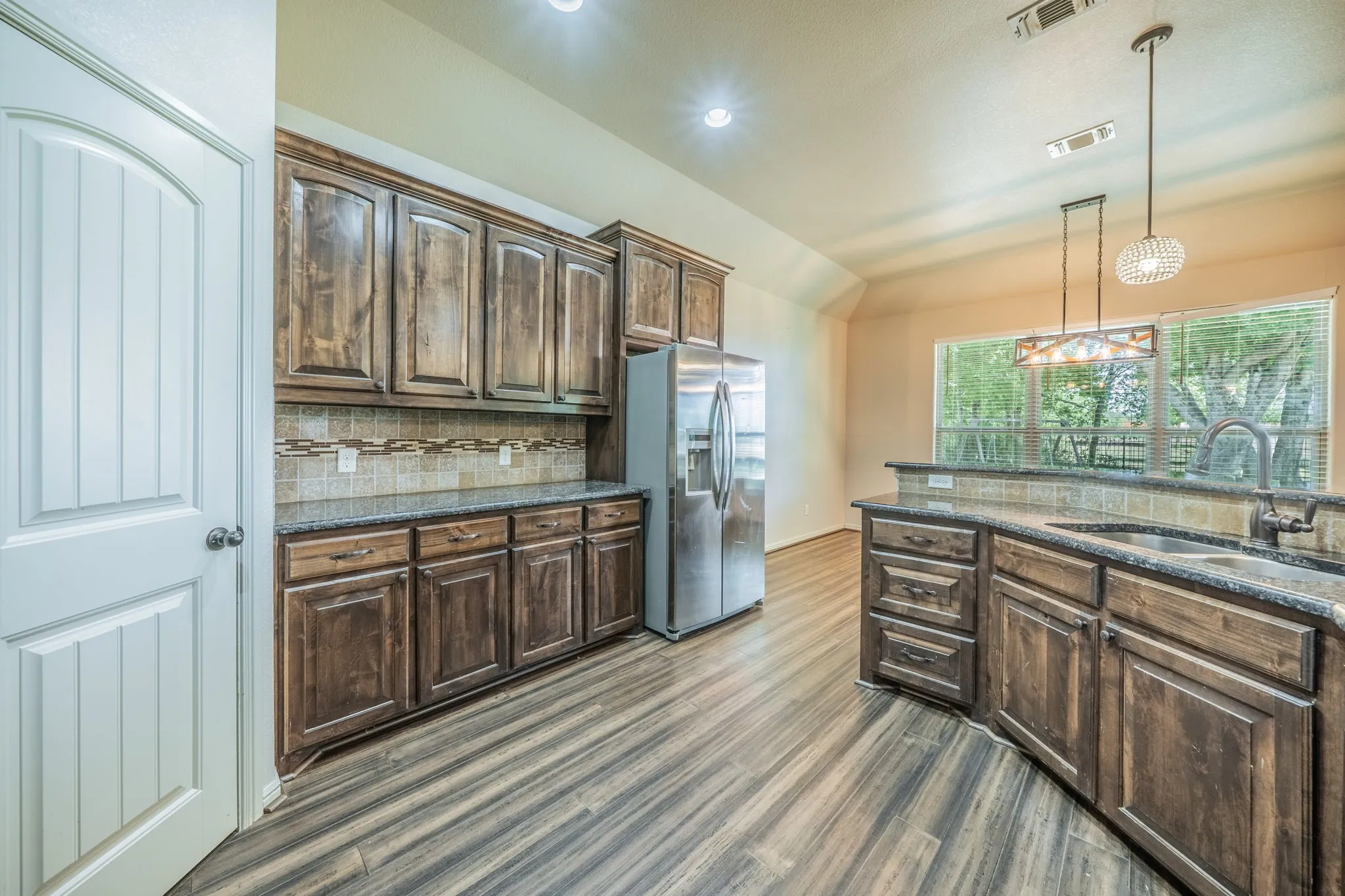 Single Family Residence For Sale in Hood County , 1812 Rockview Drive, Granbury, Texas 76049, 4 Bedroom, 2 Bathroom, 2 Garage spaces, 2,046 Sqft, built in 2014, mls#21335721, Real Estate Agent in Granbury, Homes For Sale in Hood county, Homes For Sale in Granbury, Realtor in Granbury Texas, Real Estate Brokerage Independent Realty Texas, Luminita Cordes Realtor