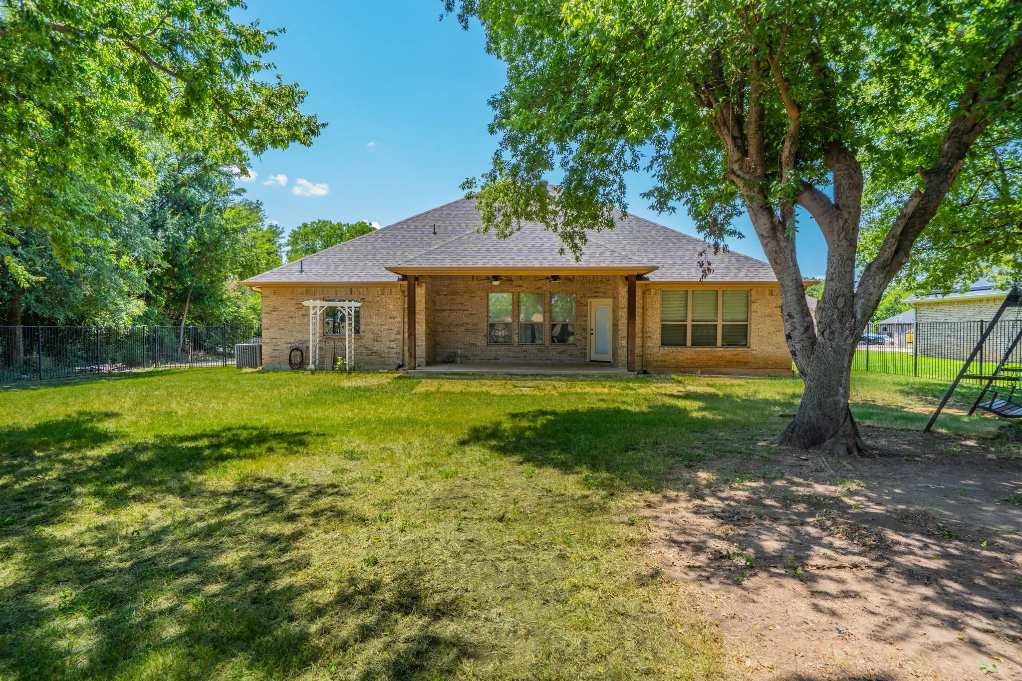 Single Family Residence For Sale in Hood County , 1812 Rockview Drive, Granbury, Texas 76049, 4 Bedroom, 2 Bathroom, 2 Garage spaces, 2,046 Sqft, built in 2014, mls#21335721, Real Estate Agent in Granbury, Homes For Sale in Hood county, Homes For Sale in Granbury, Realtor in Granbury Texas, Real Estate Brokerage Independent Realty Texas, Luminita Cordes Realtor