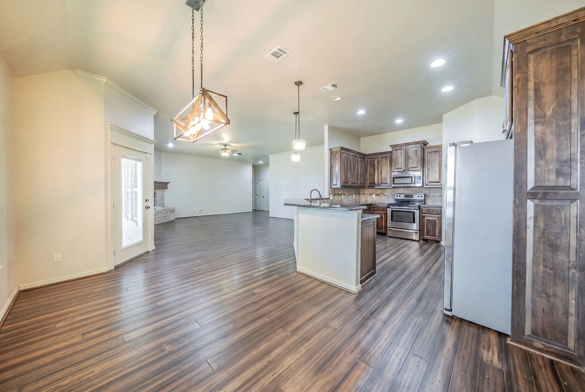 Single Family Residence For Sale in Hood County , 1812 Rockview Drive, Granbury, Texas 76049, 4 Bedroom, 2 Bathroom, 2 Garage spaces, 2,046 Sqft, built in 2014, mls#21335721, Real Estate Agent in Granbury, Homes For Sale in Hood county, Homes For Sale in Granbury, Realtor in Granbury Texas, Real Estate Brokerage Independent Realty Texas, Luminita Cordes Realtor