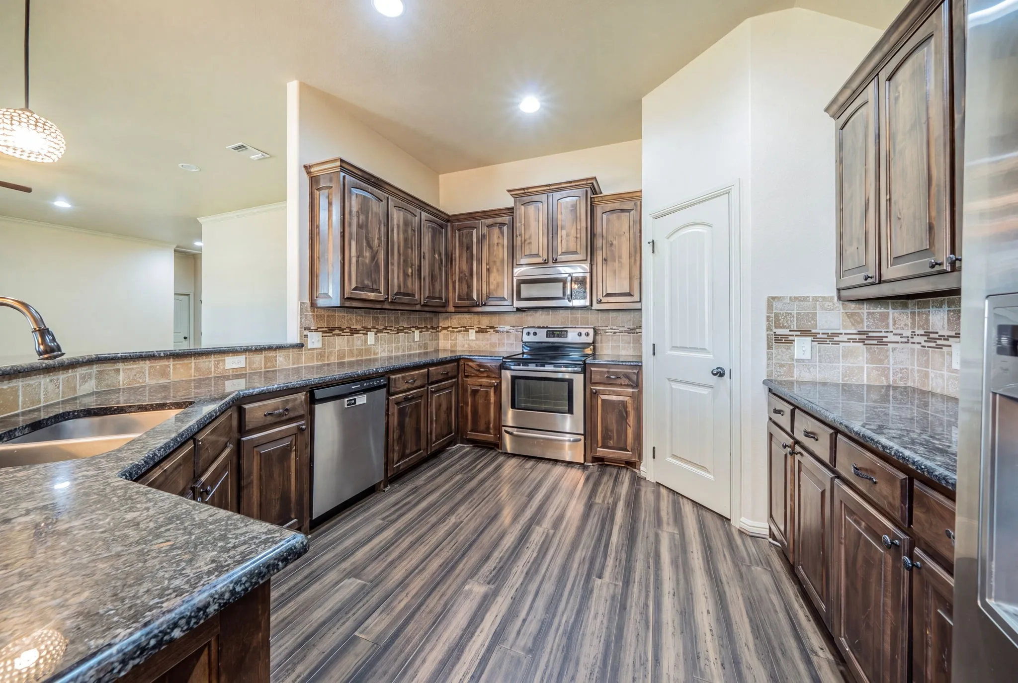 Single Family Residence For Sale in Hood County , 1812 Rockview Drive, Granbury, Texas 76049, 4 Bedroom, 2 Bathroom, 2 Garage spaces, 2,046 Sqft, built in 2014, mls#21335721, Real Estate Agent in Granbury, Homes For Sale in Hood county, Homes For Sale in Granbury, Realtor in Granbury Texas, Real Estate Brokerage Independent Realty Texas, Luminita Cordes Realtor
