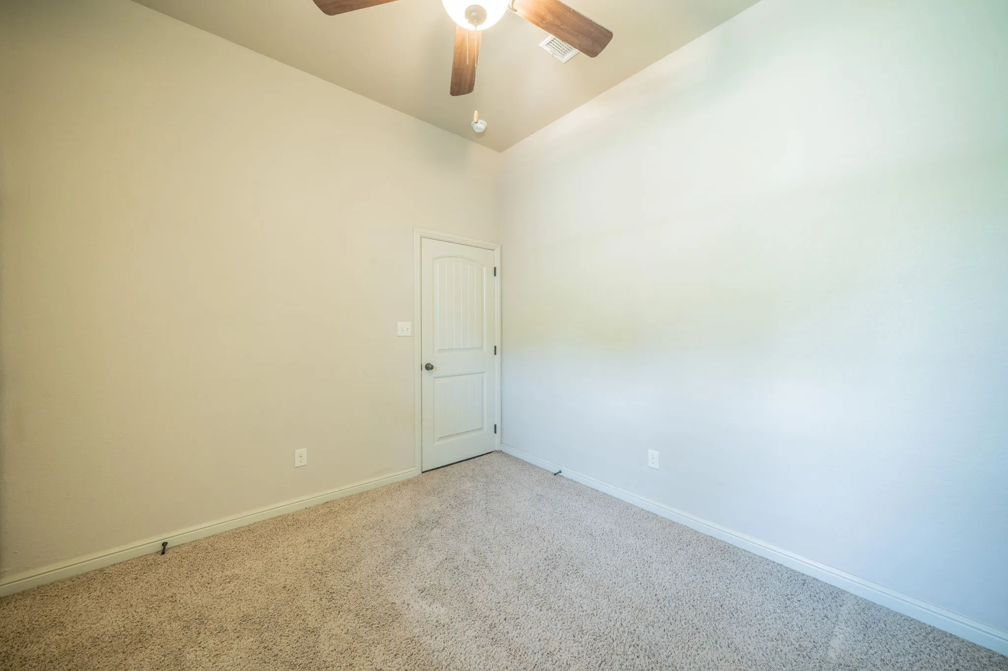 Single Family Residence For Sale in Hood County , 1812 Rockview Drive, Granbury, Texas 76049, 4 Bedroom, 2 Bathroom, 2 Garage spaces, 2,046 Sqft, built in 2014, mls#21335721, Real Estate Agent in Granbury, Homes For Sale in Hood county, Homes For Sale in Granbury, Realtor in Granbury Texas, Real Estate Brokerage Independent Realty Texas, Luminita Cordes Realtor