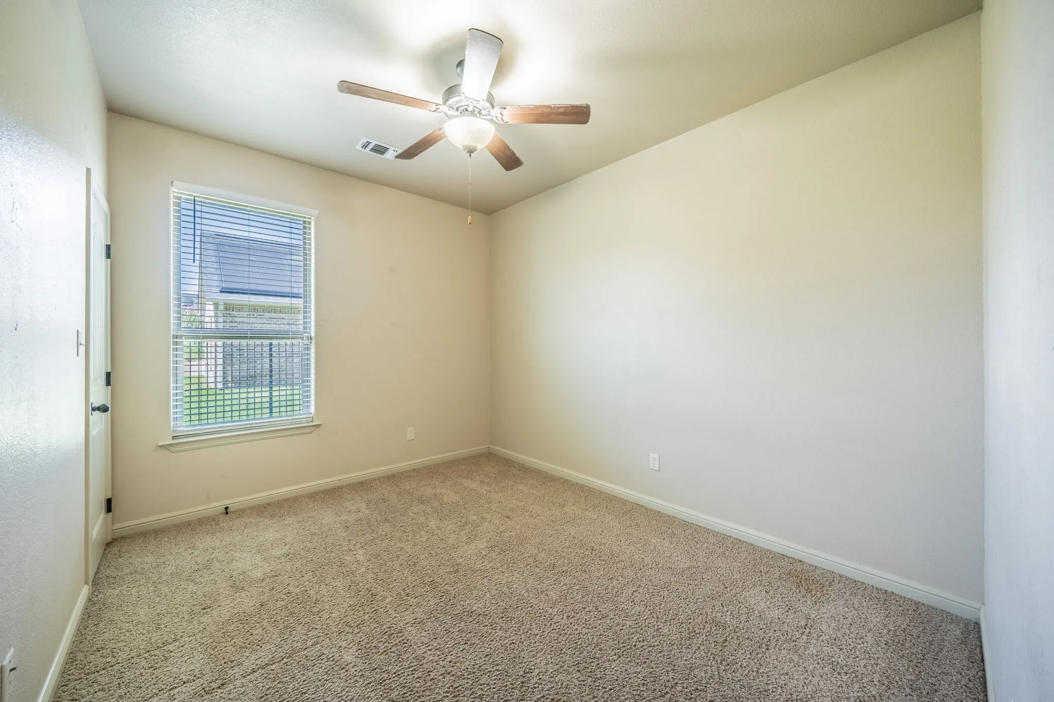 Single Family Residence For Sale in Hood County , 1812 Rockview Drive, Granbury, Texas 76049, 4 Bedroom, 2 Bathroom, 2 Garage spaces, 2,046 Sqft, built in 2014, mls#21335721, Real Estate Agent in Granbury, Homes For Sale in Hood county, Homes For Sale in Granbury, Realtor in Granbury Texas, Real Estate Brokerage Independent Realty Texas, Luminita Cordes Realtor