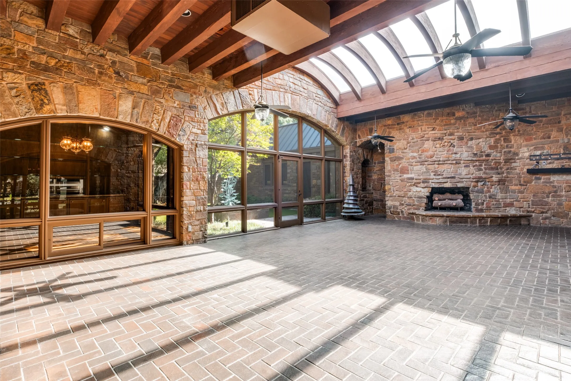 Single Family Residence For Sale in Dallas County , 3848 Potomac Avenue, Highland Park, Texas 75205, 4 Bedroom, 5 Bathroom, 2 Garage spaces, 6,463 Sqft, built in 1979, mls#21339424, Real Estate Agent in Highland Park, Homes For Sale in Dallas county, Homes For Sale in Highland Park, Realtor in Highland Park Texas, Real Estate Brokerage Independent Realty Texas, Luminita Cordes Realtor