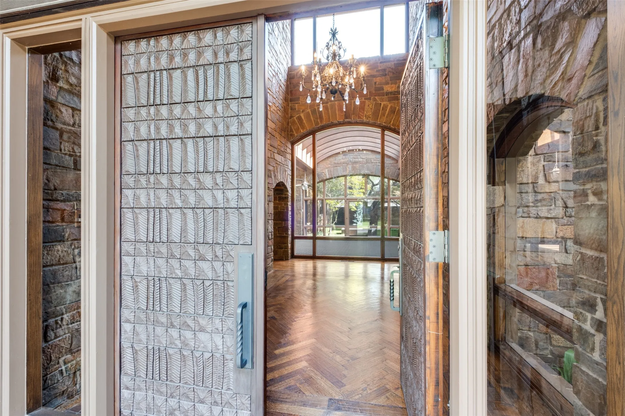 Single Family Residence For Sale in Dallas County , 3848 Potomac Avenue, Highland Park, Texas 75205, 4 Bedroom, 5 Bathroom, 2 Garage spaces, 6,463 Sqft, built in 1979, mls#21339424, Real Estate Agent in Highland Park, Homes For Sale in Dallas county, Homes For Sale in Highland Park, Realtor in Highland Park Texas, Real Estate Brokerage Independent Realty Texas, Luminita Cordes Realtor