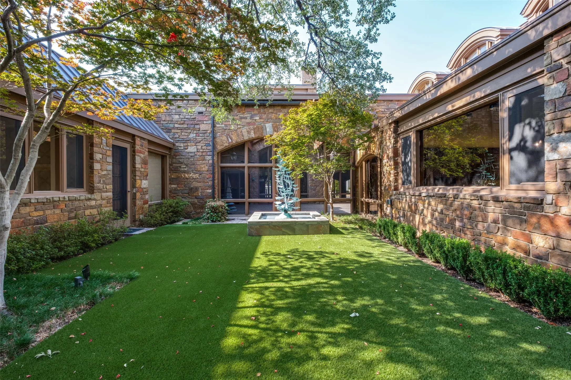 Single Family Residence For Sale in Dallas County , 3848 Potomac Avenue, Highland Park, Texas 75205, 4 Bedroom, 5 Bathroom, 2 Garage spaces, 6,463 Sqft, built in 1979, mls#21339424, Real Estate Agent in Highland Park, Homes For Sale in Dallas county, Homes For Sale in Highland Park, Realtor in Highland Park Texas, Real Estate Brokerage Independent Realty Texas, Luminita Cordes Realtor