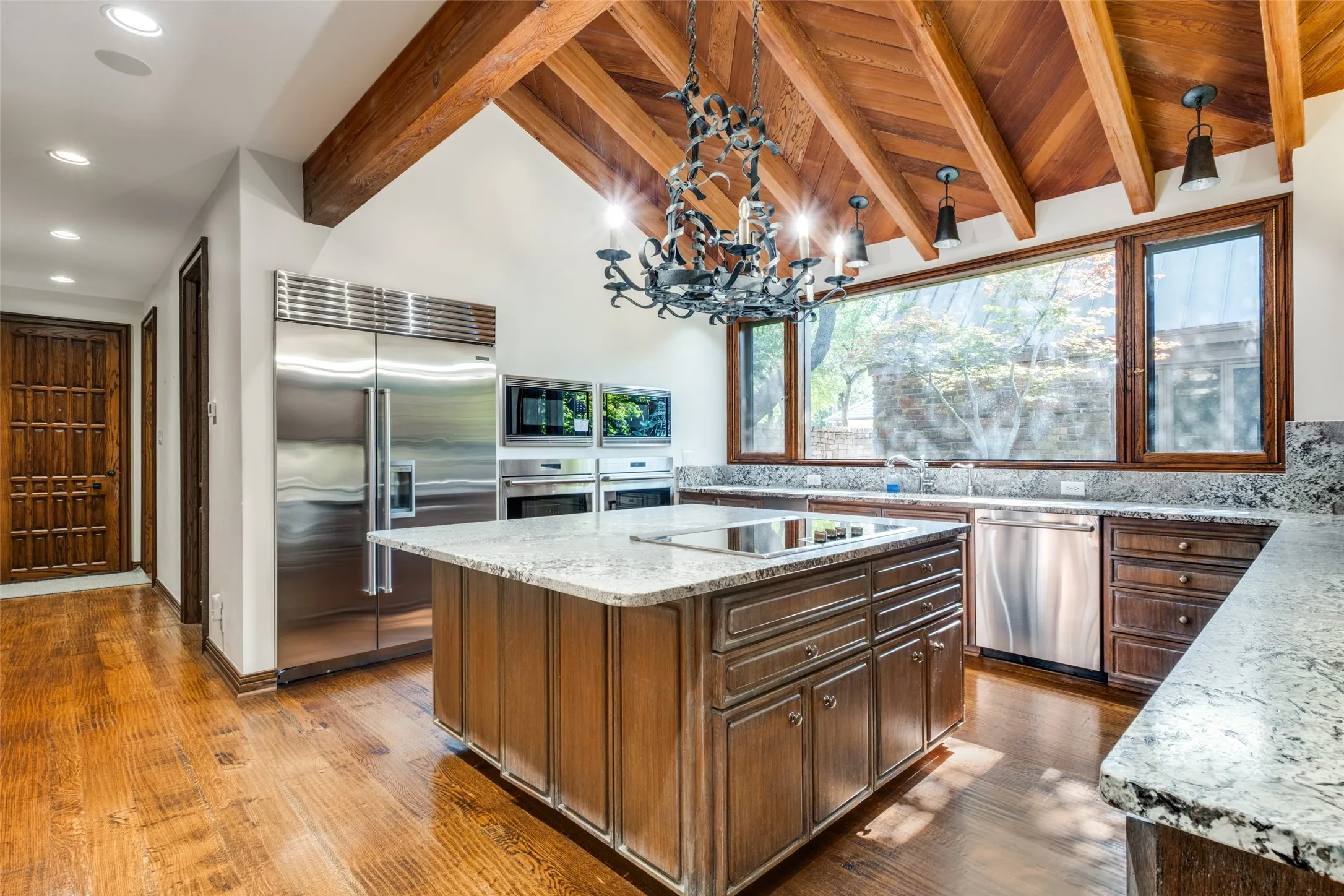 Single Family Residence For Sale in Dallas County , 3848 Potomac Avenue, Highland Park, Texas 75205, 4 Bedroom, 5 Bathroom, 2 Garage spaces, 6,463 Sqft, built in 1979, mls#21339424, Real Estate Agent in Highland Park, Homes For Sale in Dallas county, Homes For Sale in Highland Park, Realtor in Highland Park Texas, Real Estate Brokerage Independent Realty Texas, Luminita Cordes Realtor