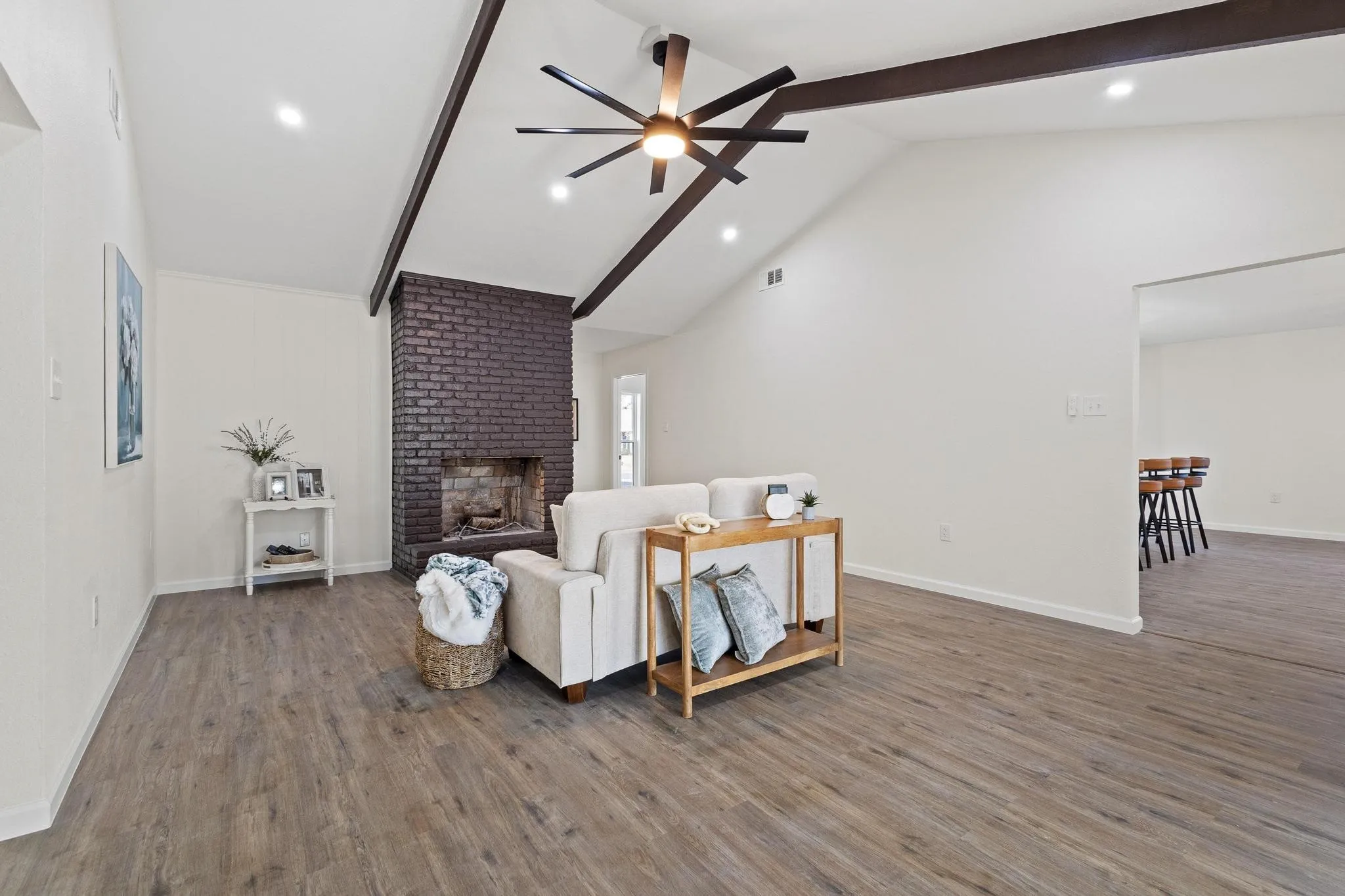 Single Family Residence For Sale in Grayson County , 321 Chisholm Trail, Sherman, Texas 75092, 4 Bedroom, 2 Bathroom, 2 Garage spaces, 2,216 Sqft, built in 1966, mls#21331420, Real Estate Agent in Sherman, Homes For Sale in Grayson county, Homes For Sale in Sherman, Realtor in Sherman Texas, Real Estate Brokerage Independent Realty Texas, Luminita Cordes Realtor