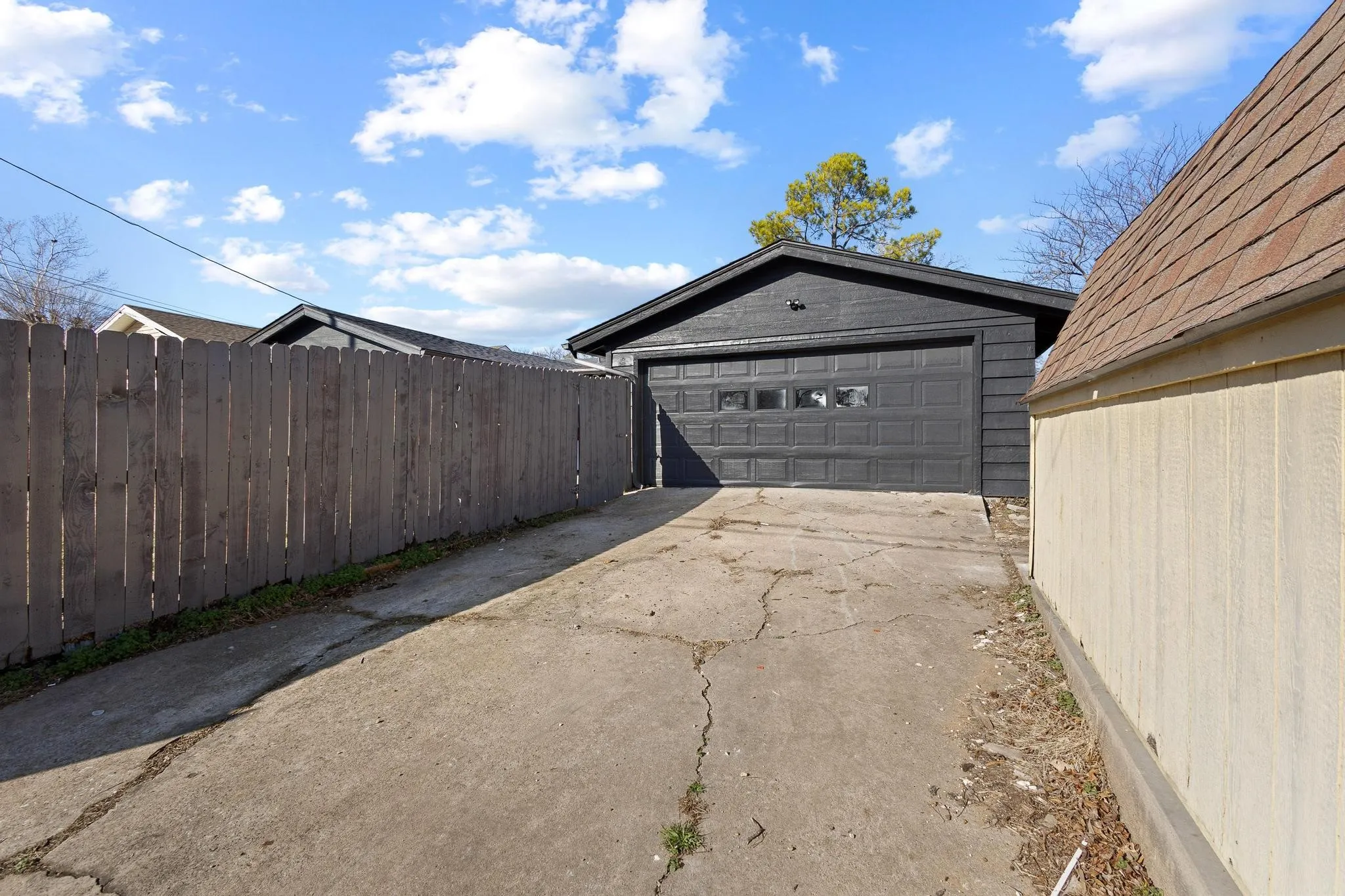 2-car garage has alley access.