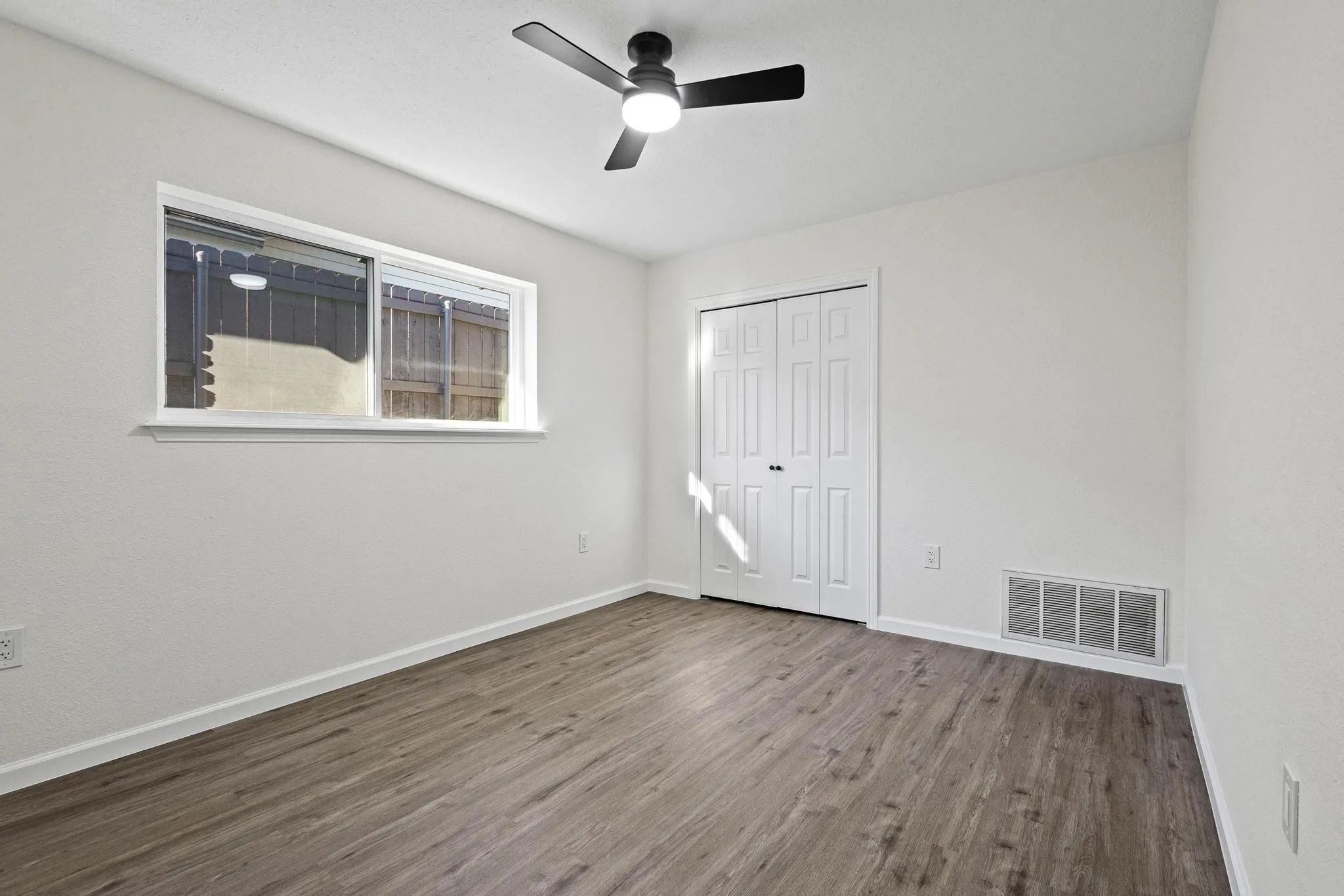 Single Family Residence For Sale in Grayson County , 321 Chisholm Trail, Sherman, Texas 75092, 4 Bedroom, 2 Bathroom, 2 Garage spaces, 2,216 Sqft, built in 1966, mls#21331420, Real Estate Agent in Sherman, Homes For Sale in Grayson county, Homes For Sale in Sherman, Realtor in Sherman Texas, Real Estate Brokerage Independent Realty Texas, Luminita Cordes Realtor