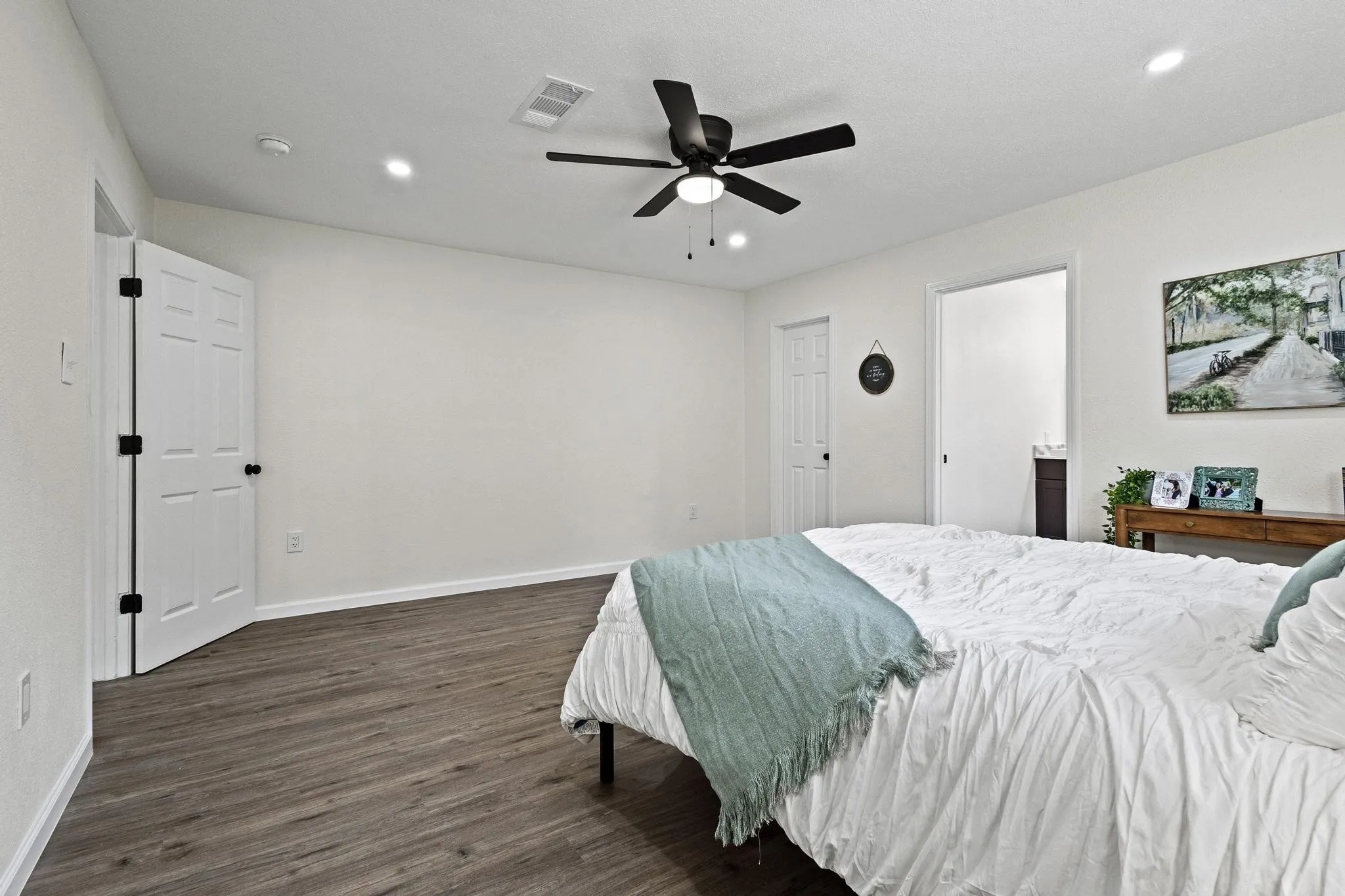 Single Family Residence For Sale in Grayson County , 321 Chisholm Trail, Sherman, Texas 75092, 4 Bedroom, 2 Bathroom, 2 Garage spaces, 2,216 Sqft, built in 1966, mls#21331420, Real Estate Agent in Sherman, Homes For Sale in Grayson county, Homes For Sale in Sherman, Realtor in Sherman Texas, Real Estate Brokerage Independent Realty Texas, Luminita Cordes Realtor