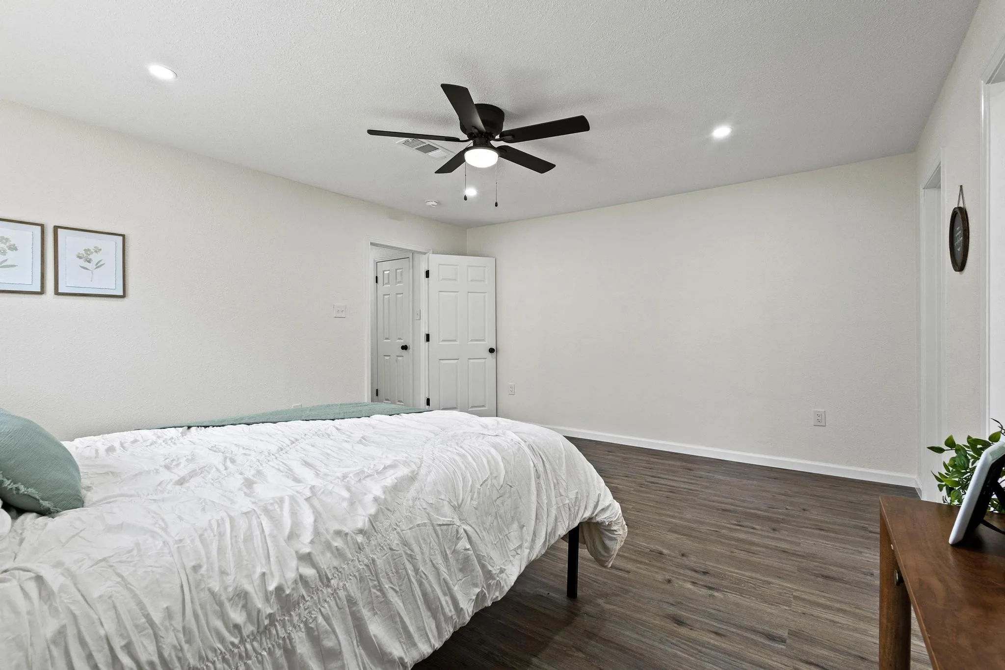 Single Family Residence For Sale in Grayson County , 321 Chisholm Trail, Sherman, Texas 75092, 4 Bedroom, 2 Bathroom, 2 Garage spaces, 2,216 Sqft, built in 1966, mls#21331420, Real Estate Agent in Sherman, Homes For Sale in Grayson county, Homes For Sale in Sherman, Realtor in Sherman Texas, Real Estate Brokerage Independent Realty Texas, Luminita Cordes Realtor